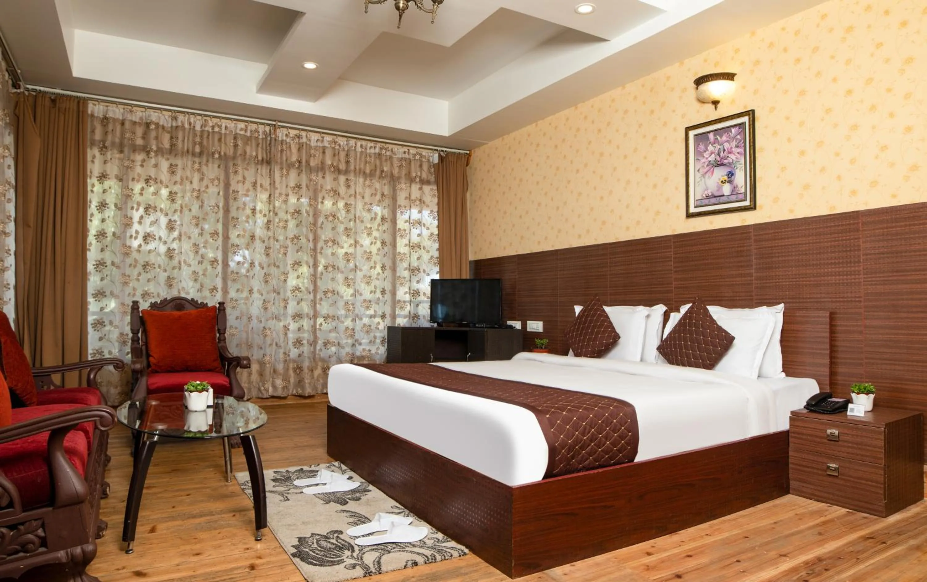 Large Double Room in Mount Queens Hill Resort & Spa
