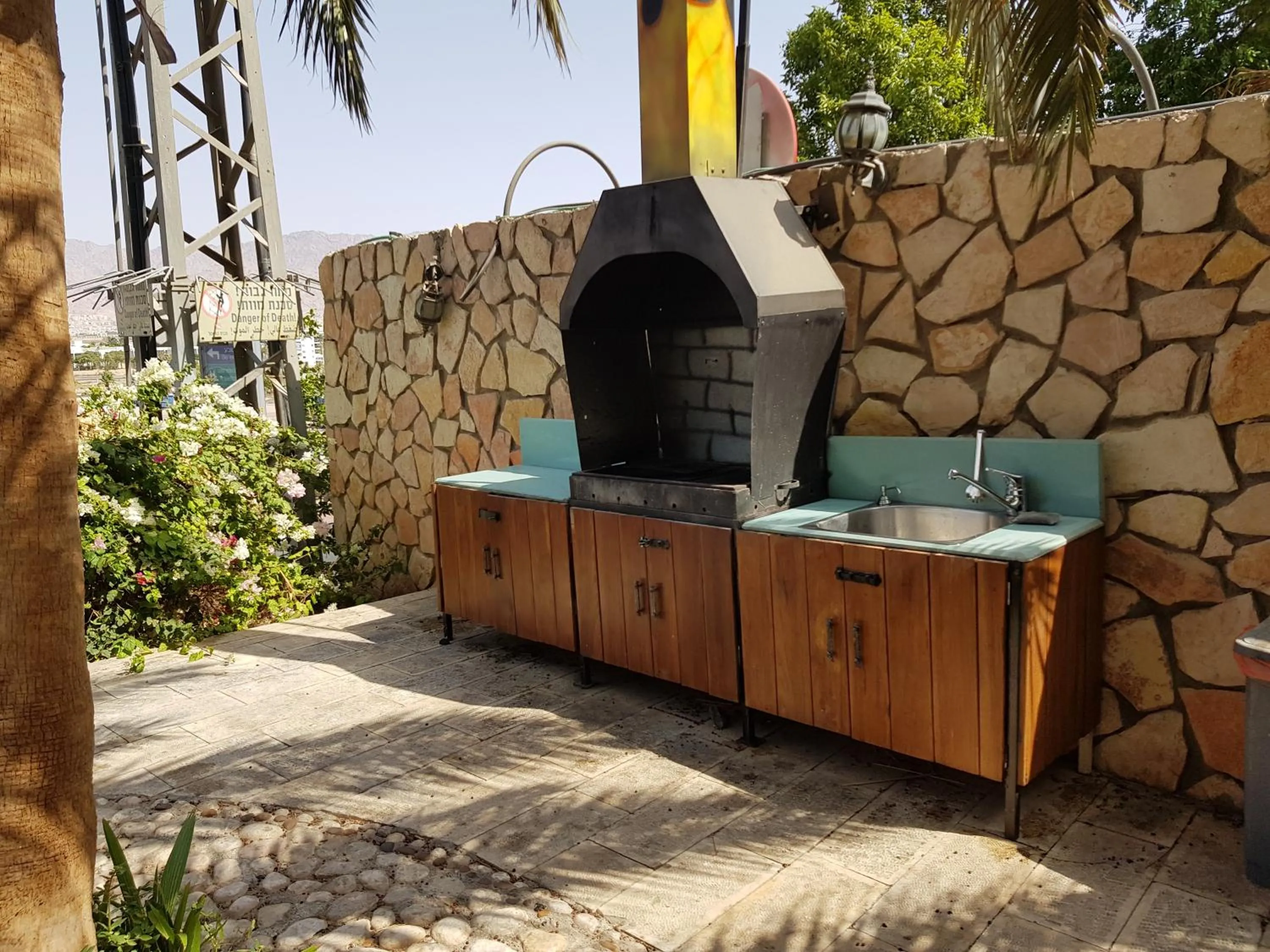 BBQ facilities in Arava Hostel