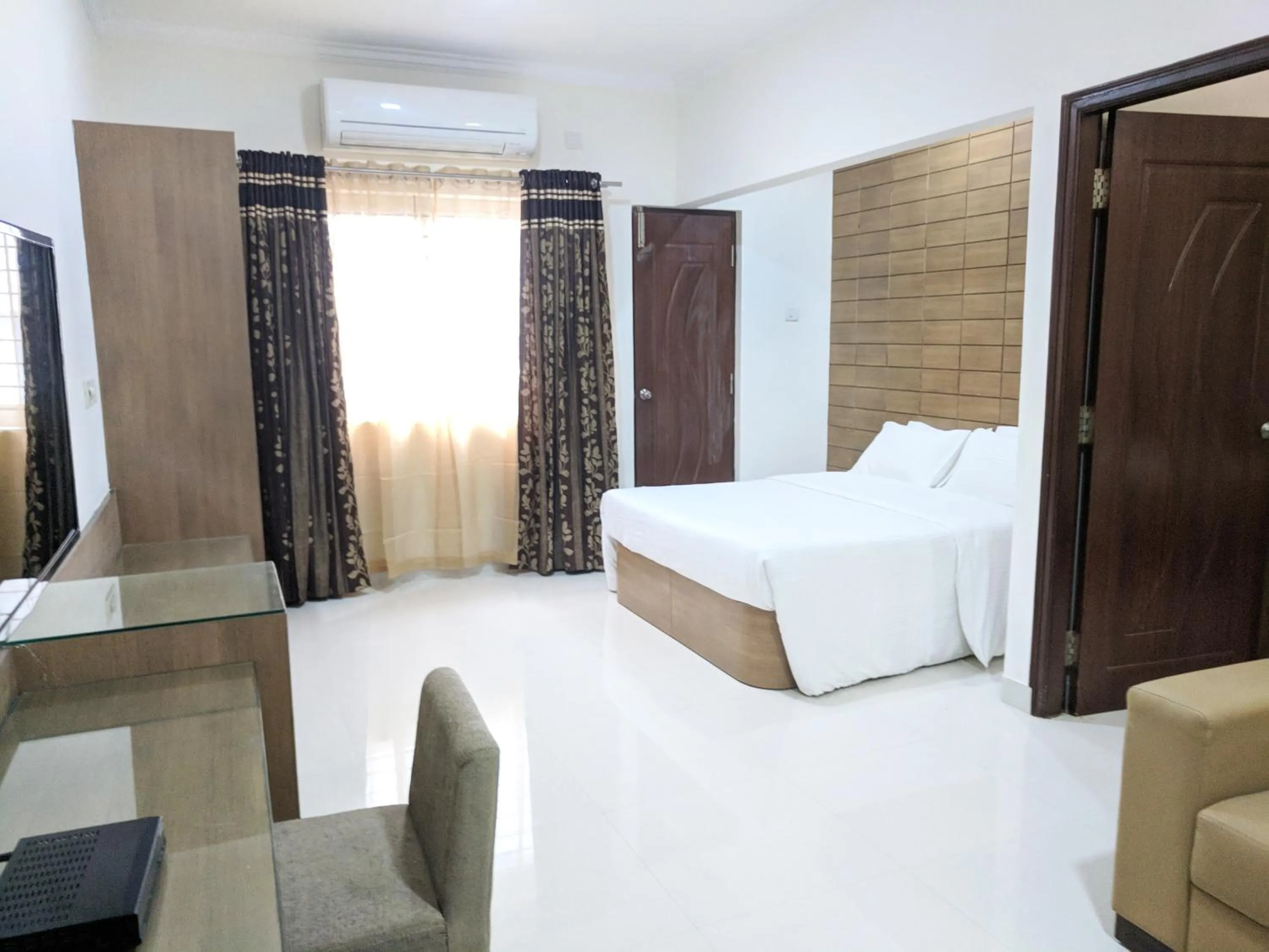 Bed in Clyford Suites