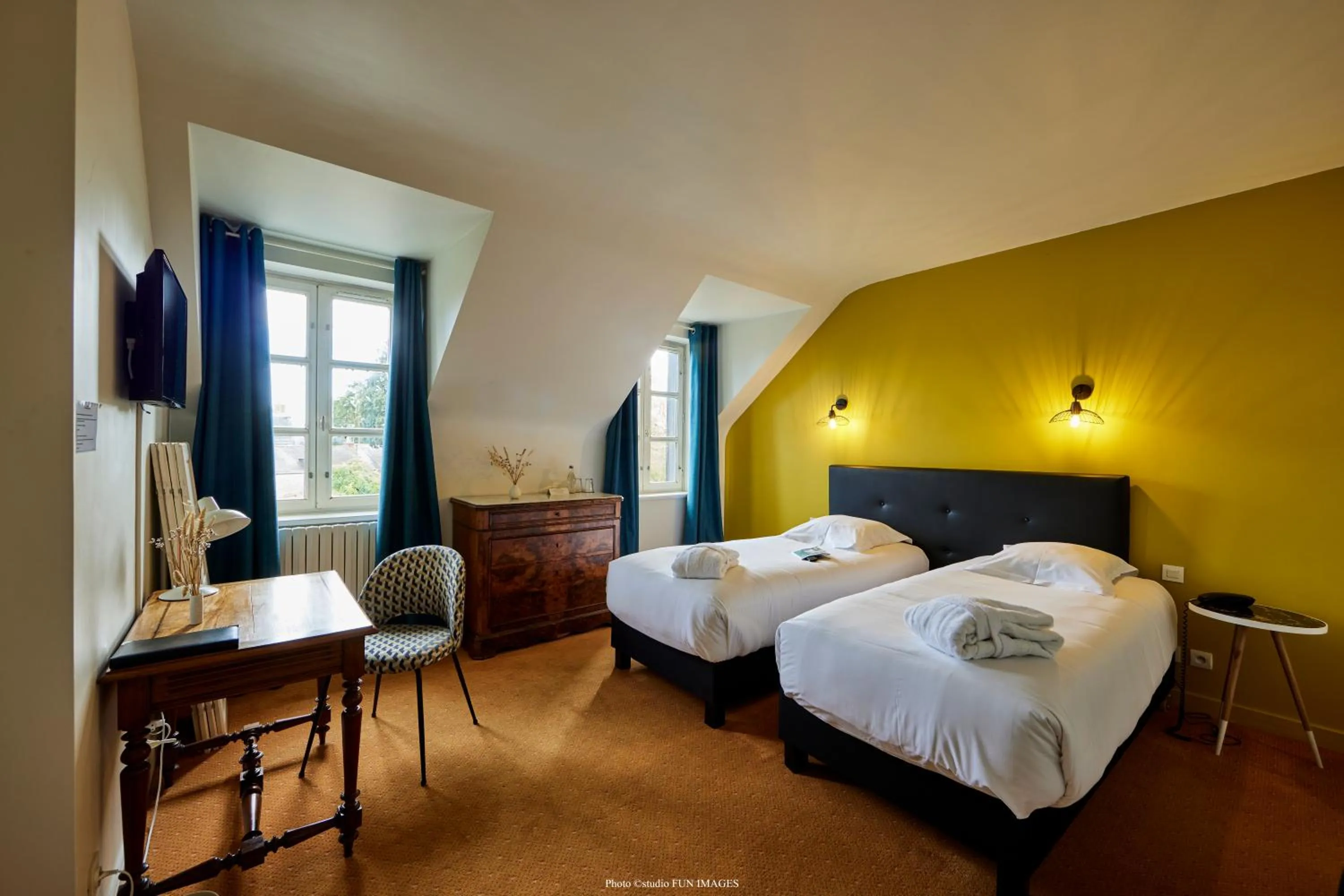 Bedroom, Bed in Auberge Bretonne