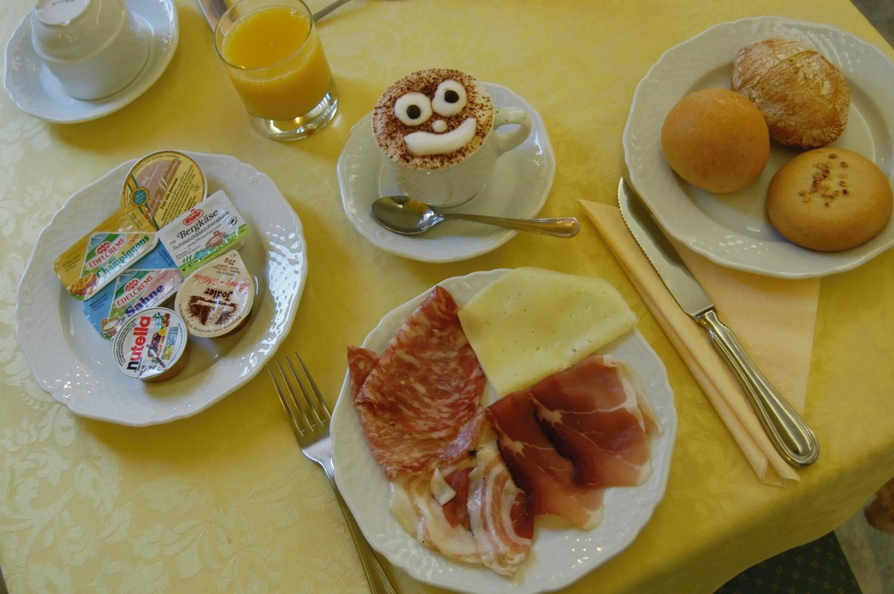 Restaurant/places to eat in Hotel Smeraldo