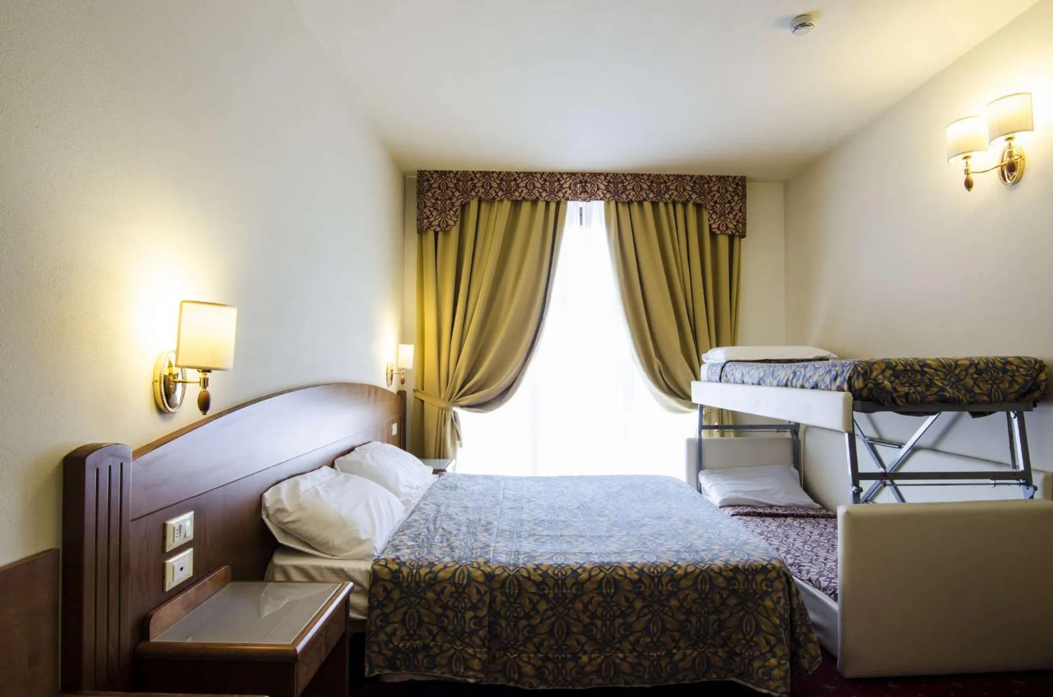 bunk bed, Bed in Hotel Smeraldo