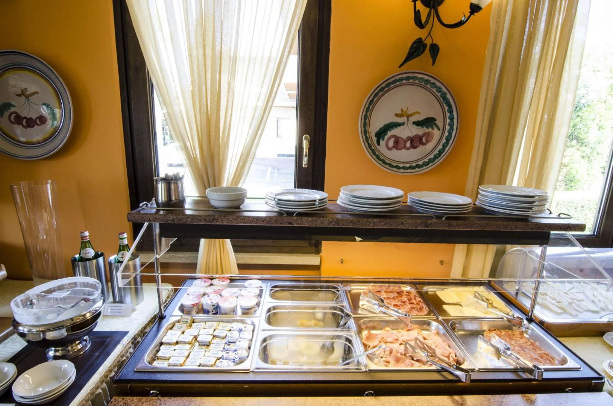 Buffet breakfast in Hotel Smeraldo