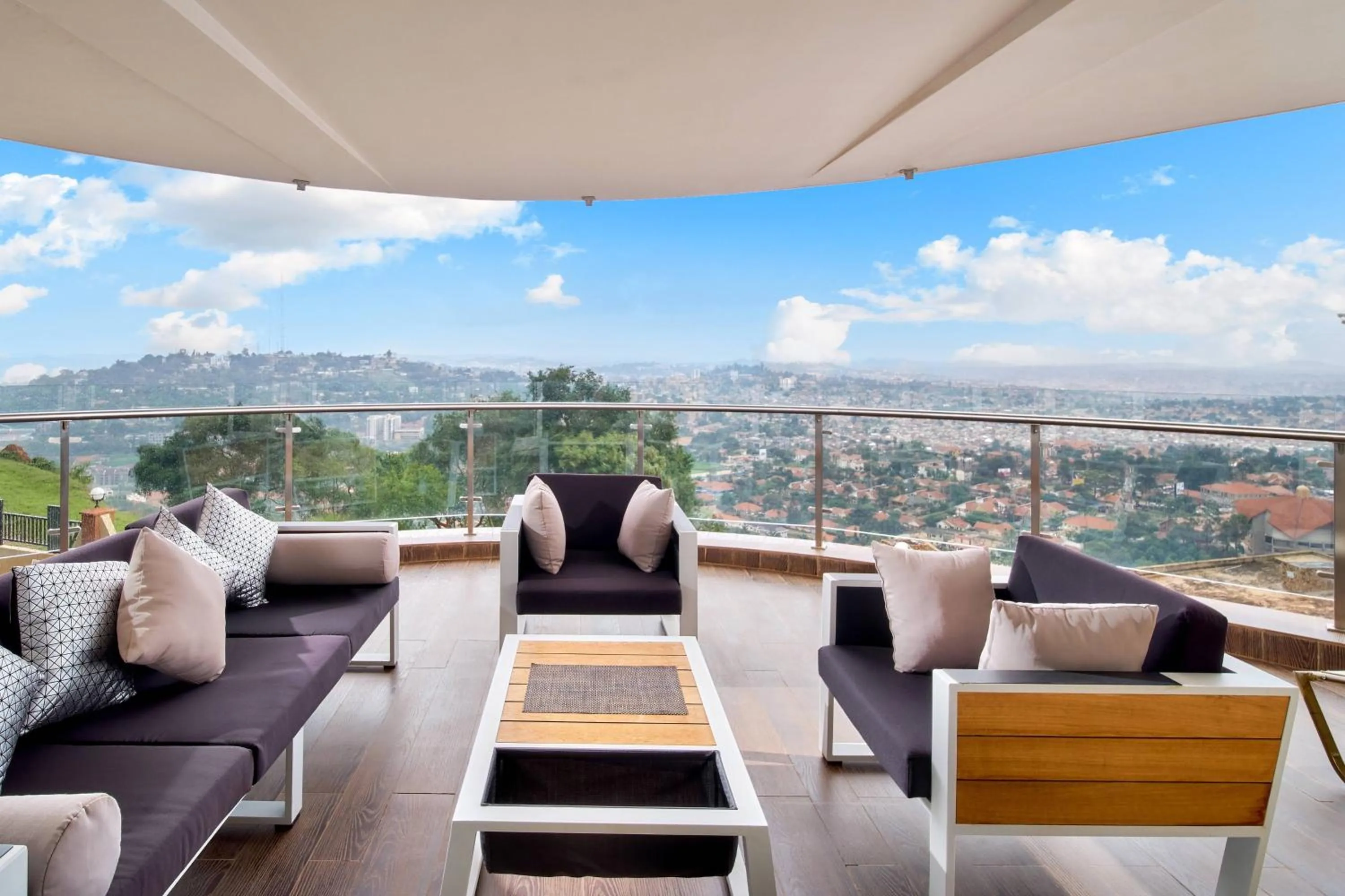 Lounge or bar in Protea Hotel by Marriott Kampala Skyz