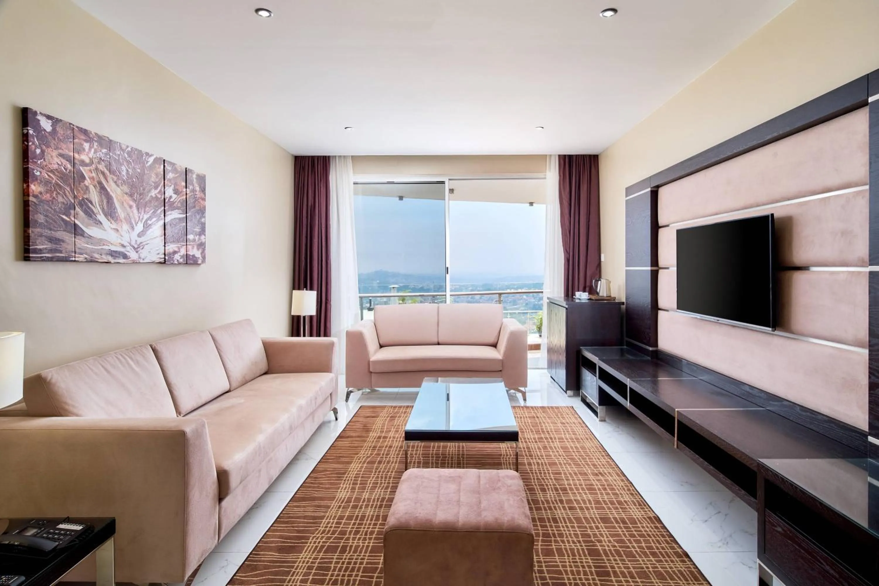 Lounge or bar in Protea Hotel by Marriott Kampala Skyz