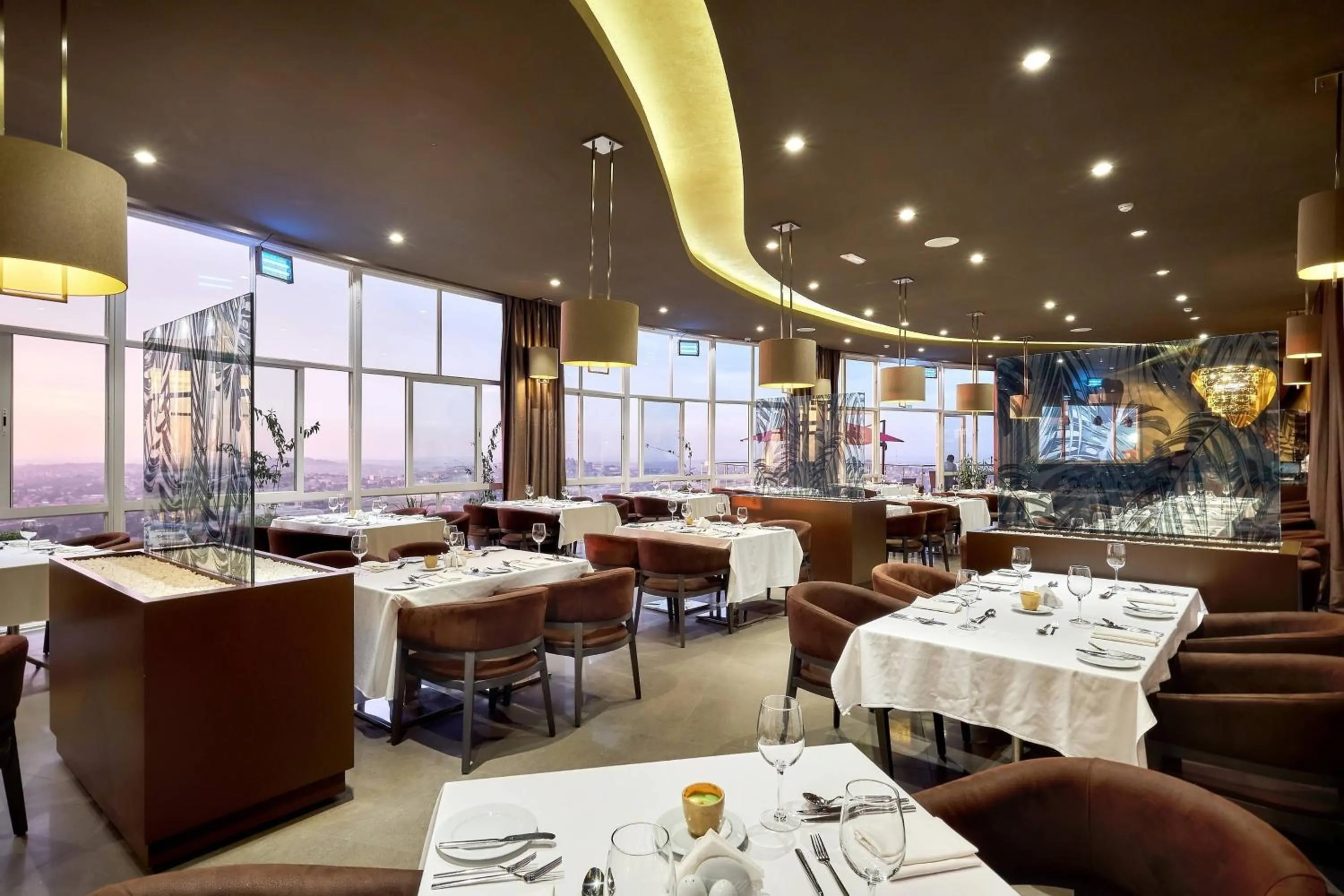 Restaurant/places to eat in Protea Hotel by Marriott Kampala Skyz