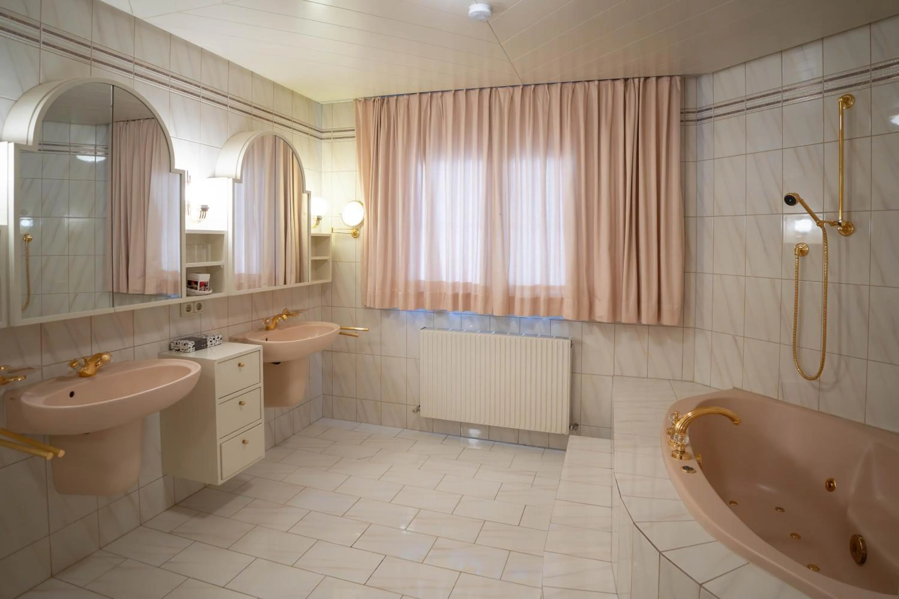 Bathroom in stefan Hotel