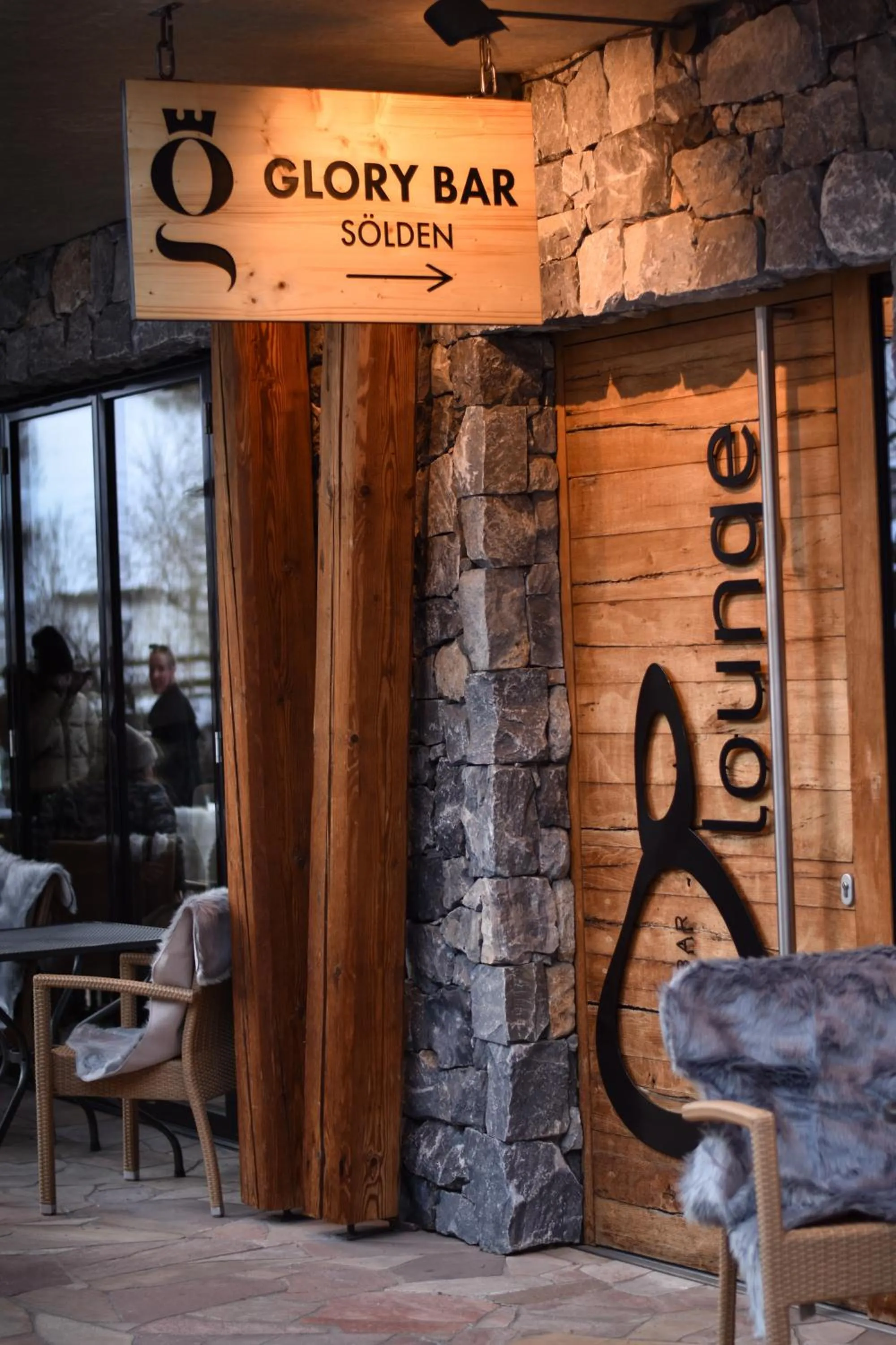 Logo/Certificate/Sign in Glanz & Glory Hotel