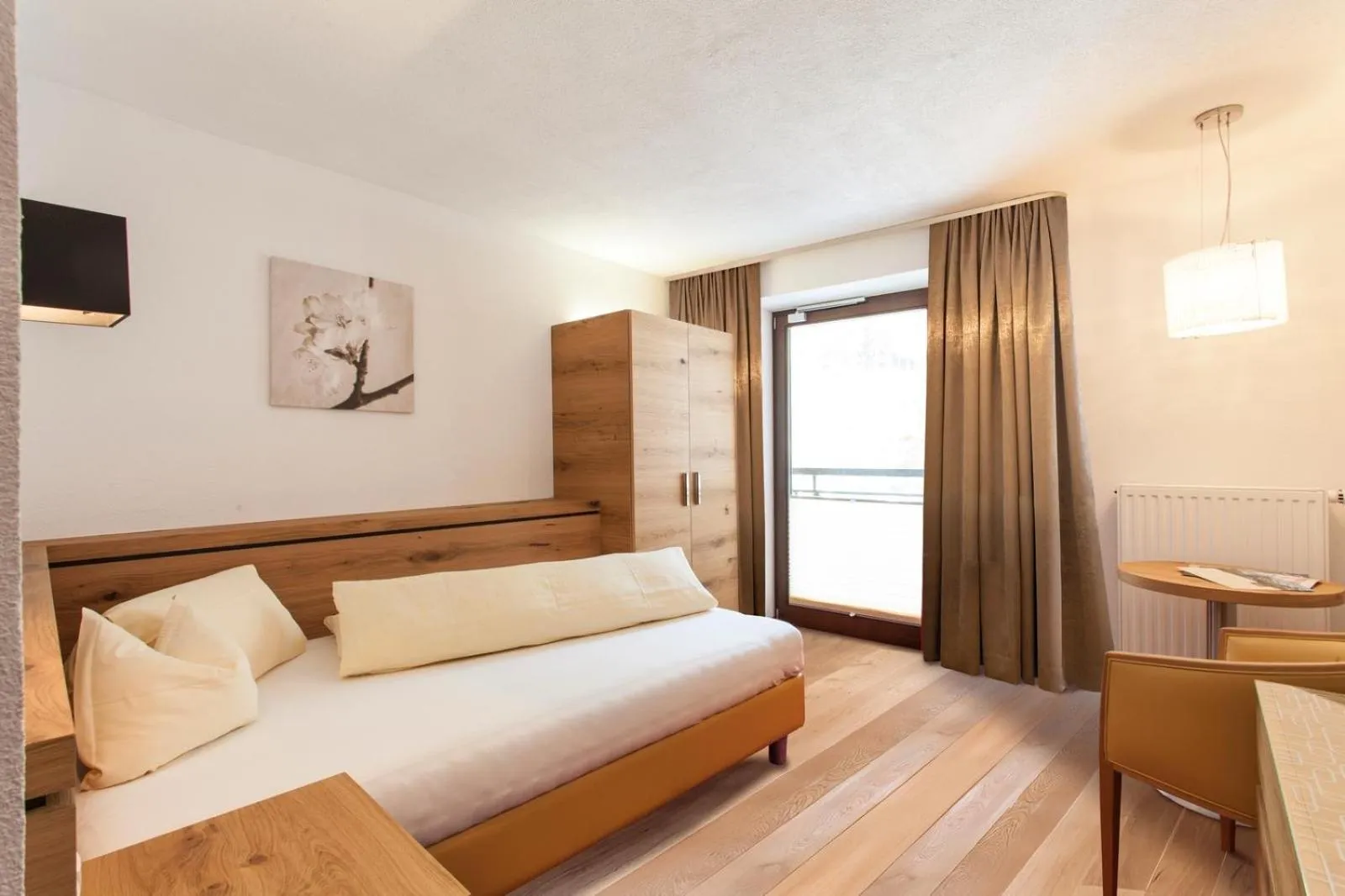 Photo of the whole room, Bed in stefan Hotel