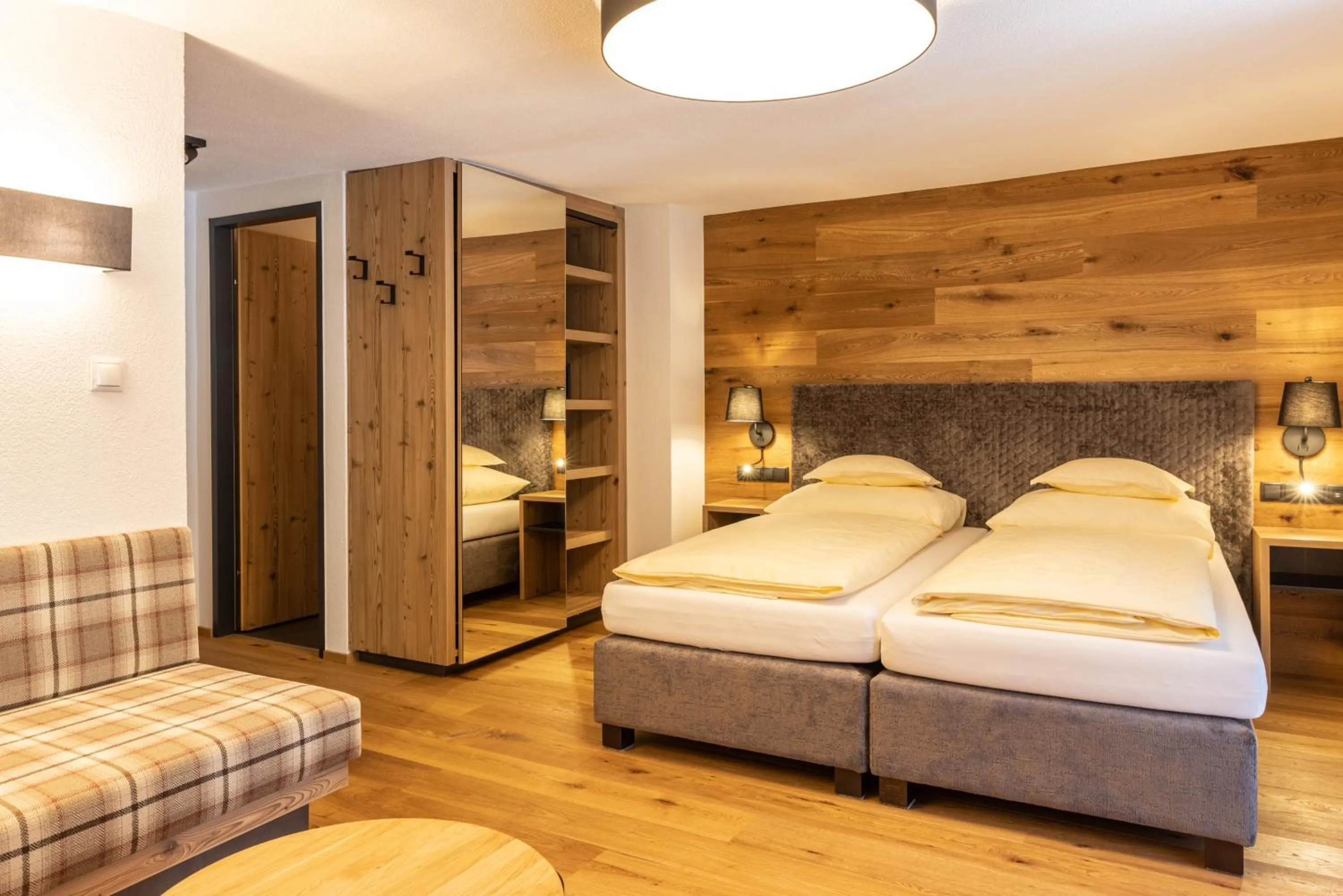 Photo of the whole room, Bed in stefan Hotel