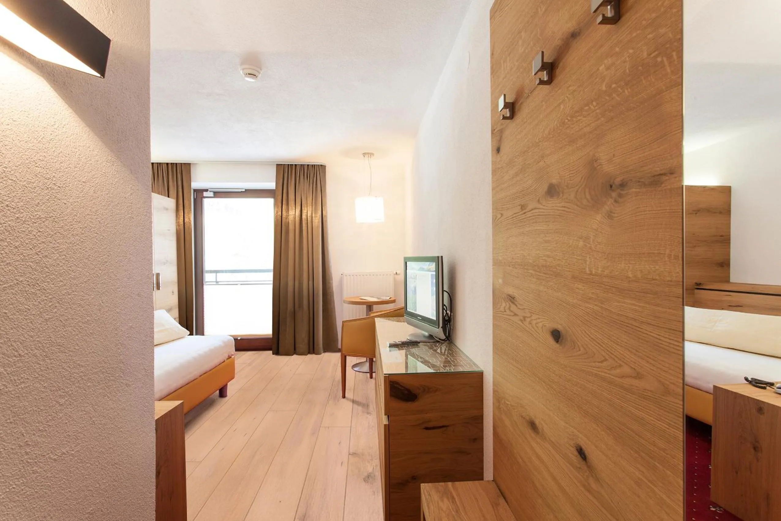 Photo of the whole room, Bed in stefan Hotel