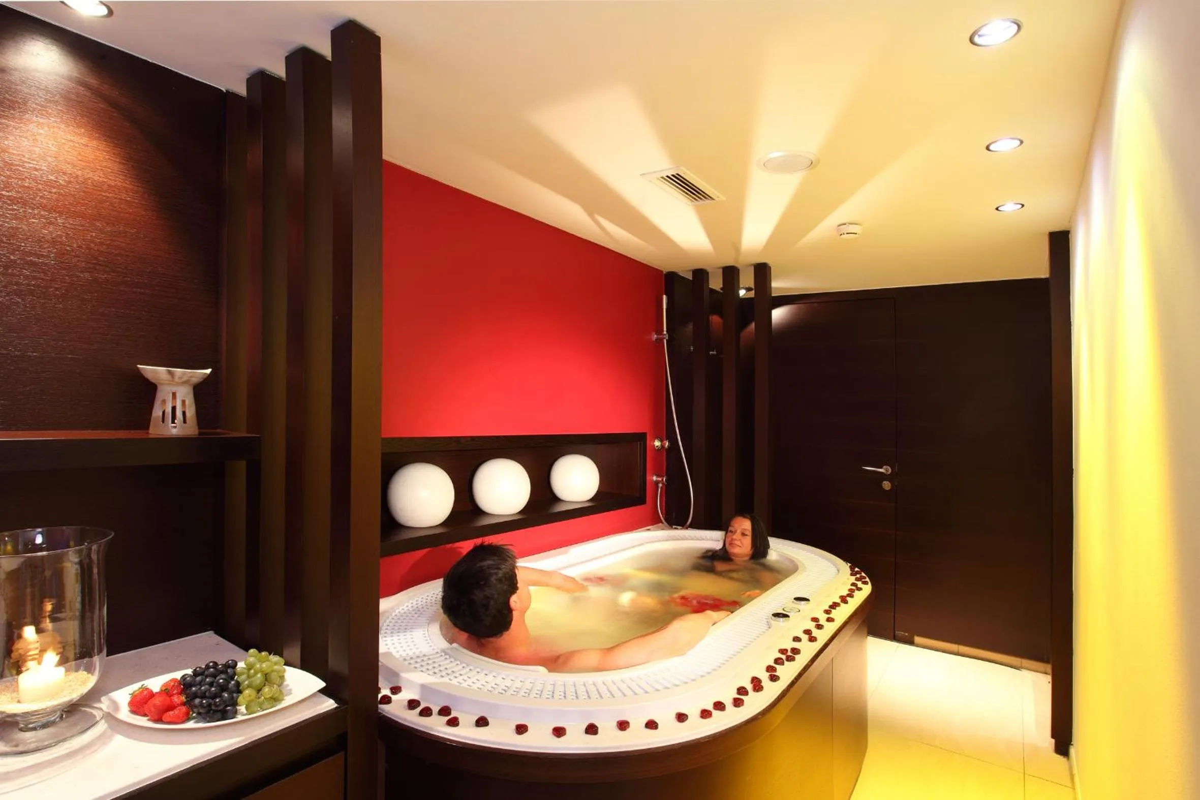 Hot Tub in stefan Hotel