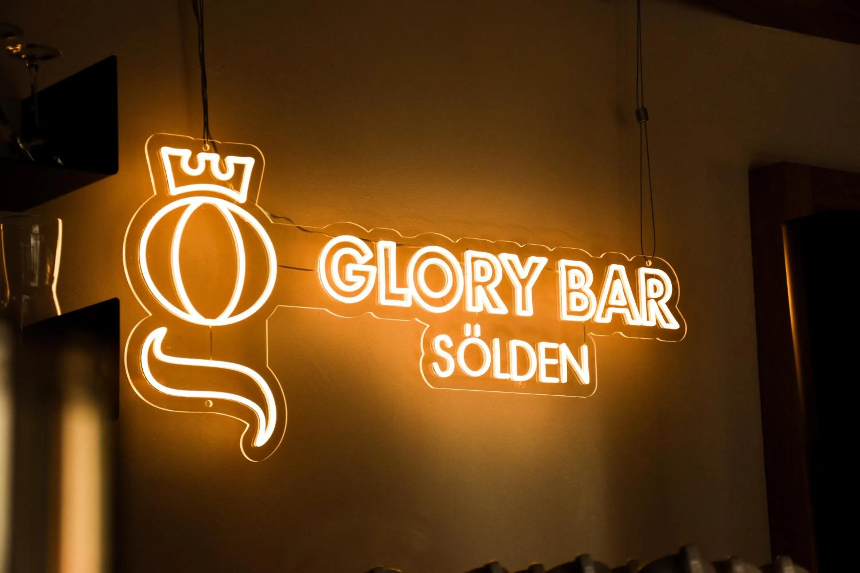 Logo/Certificate/Sign in Glanz & Glory Hotel