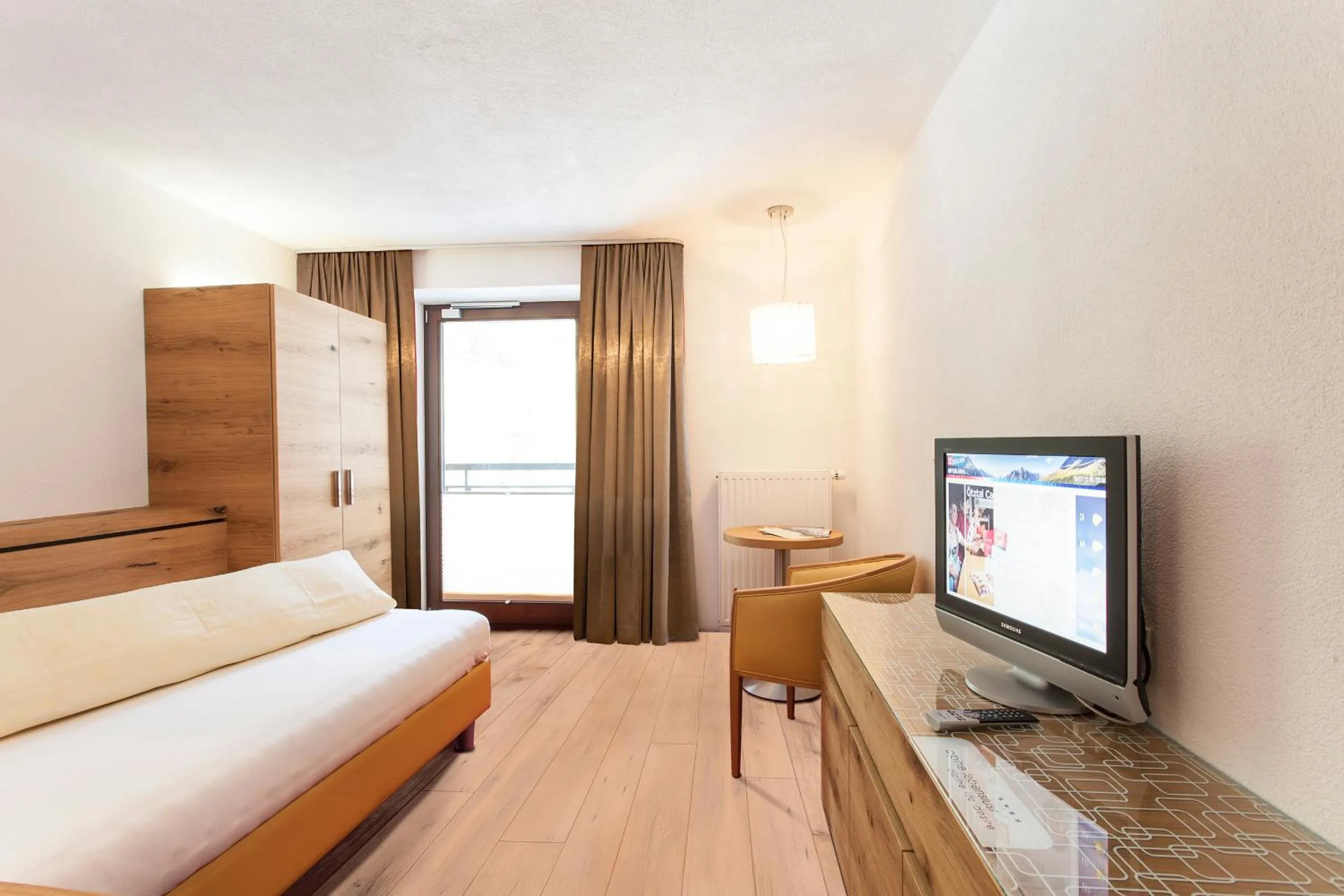 Bed in Glanz & Glory Hotel