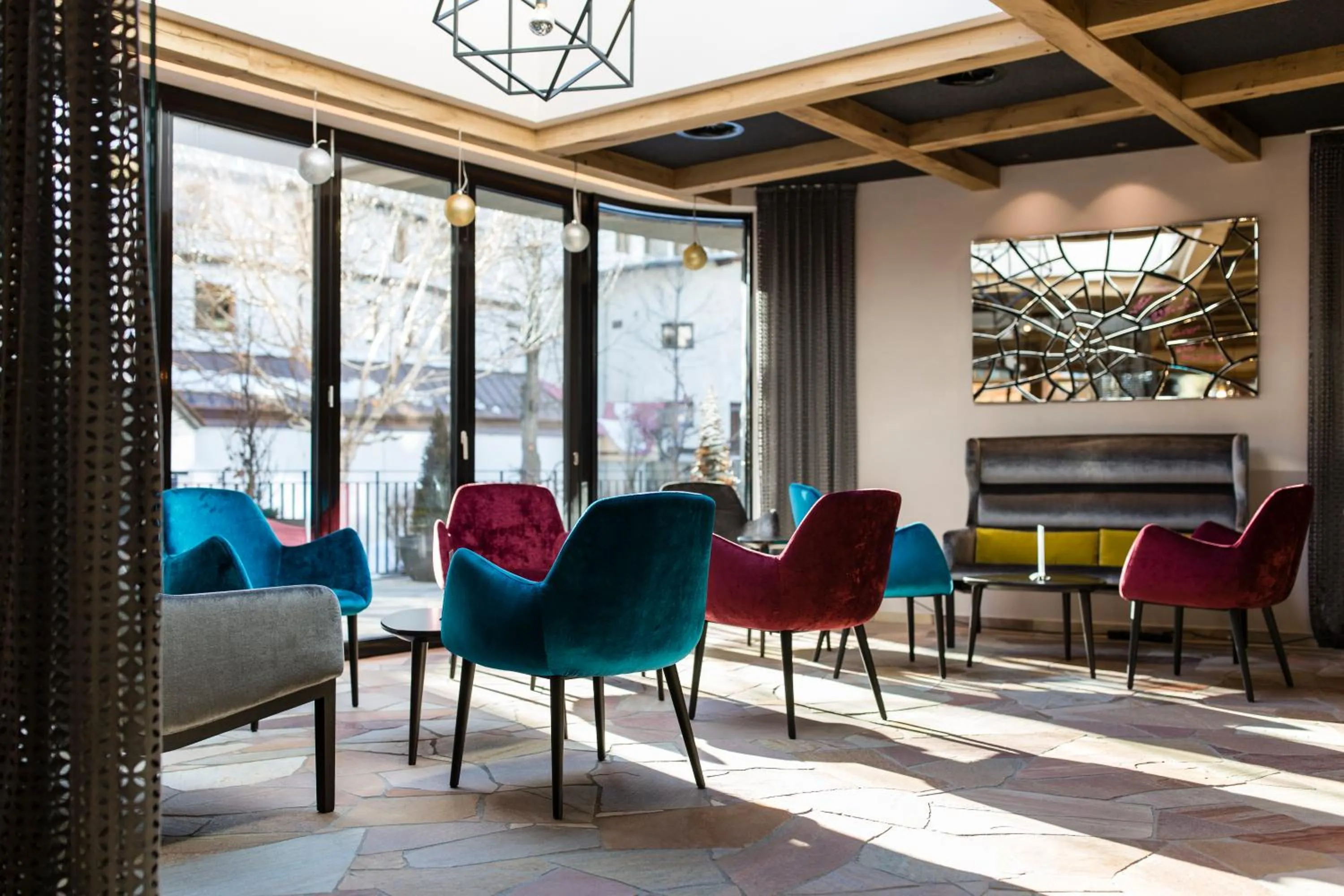 Restaurant/places to eat in stefan Hotel