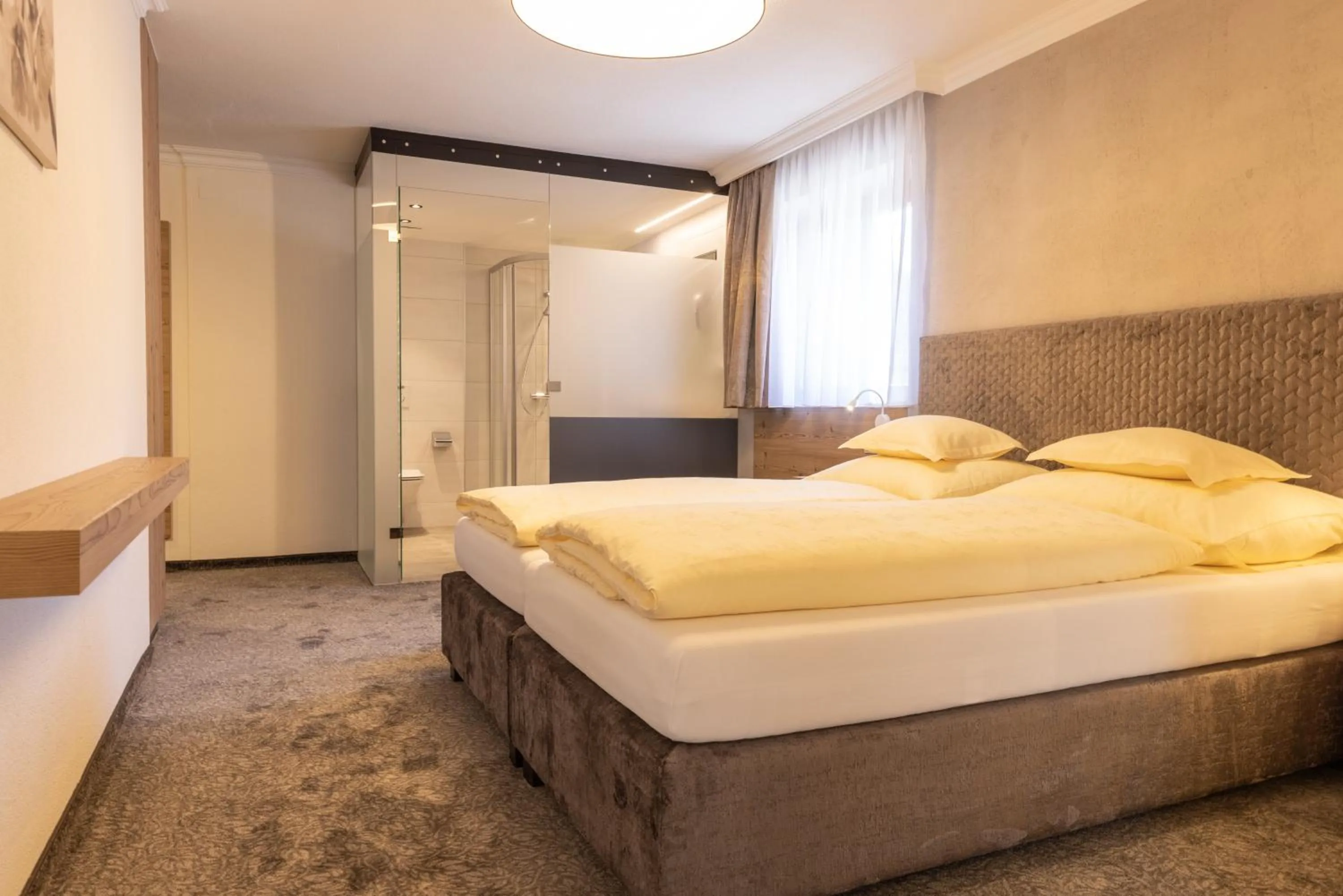 Photo of the whole room, Bed in stefan Hotel