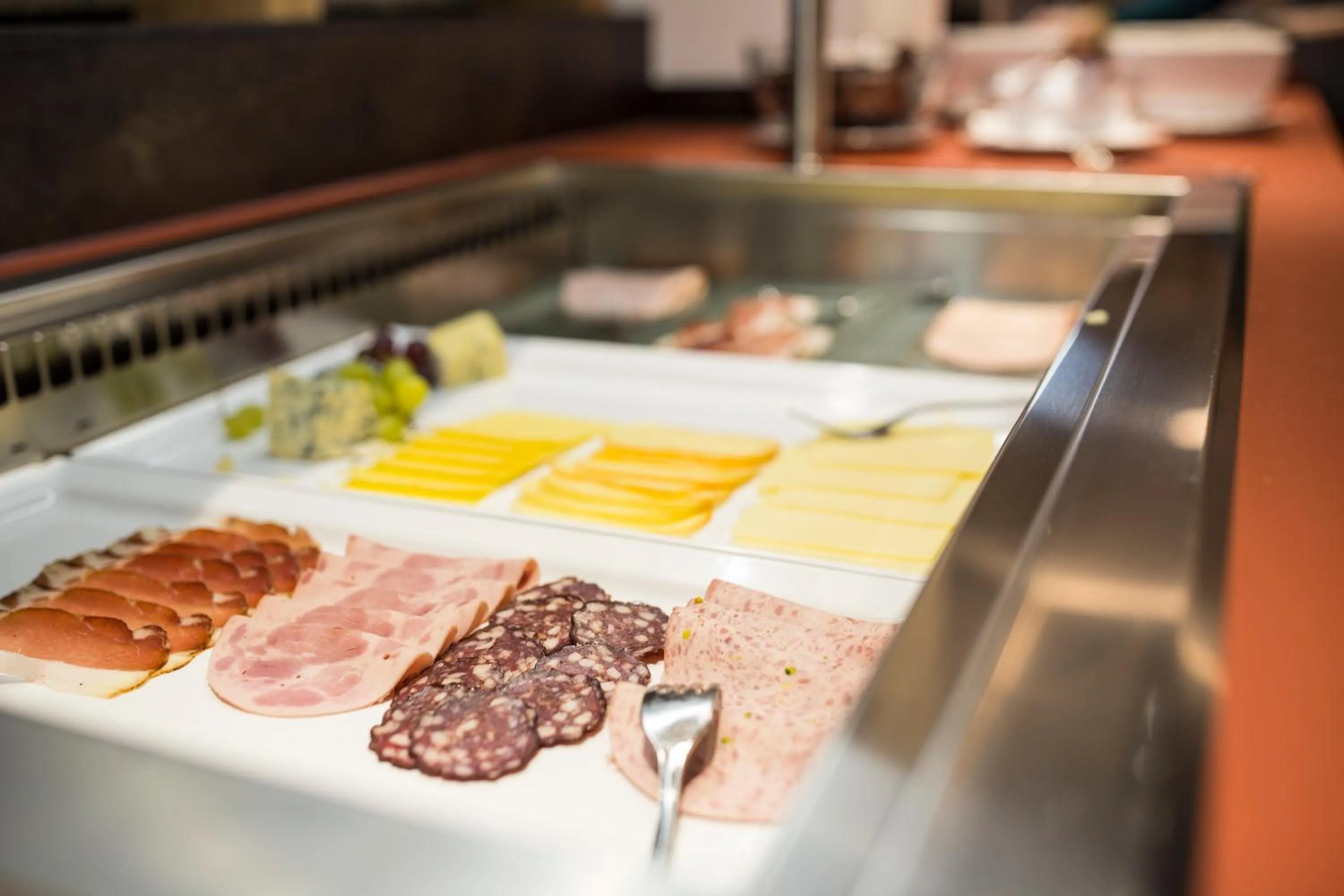 Restaurant/places to eat in stefan Hotel