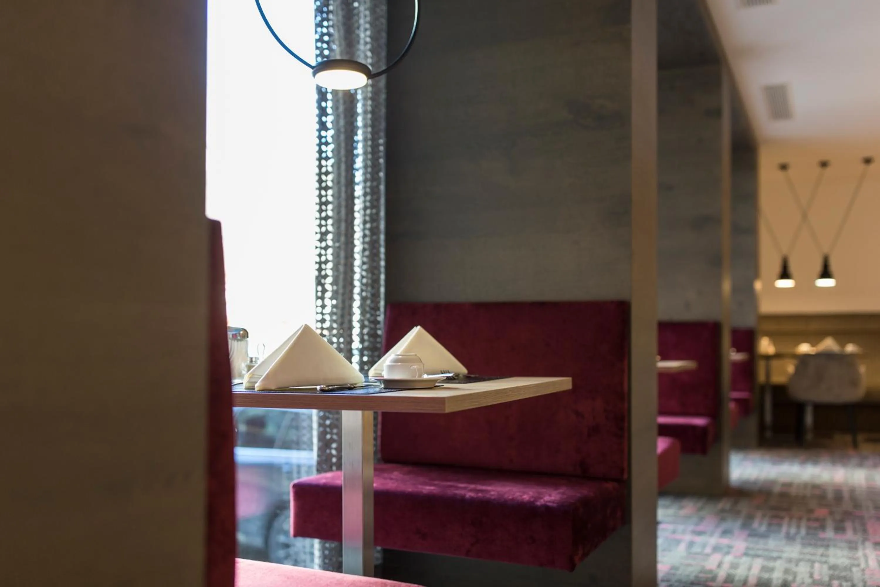 Restaurant/places to eat in stefan Hotel