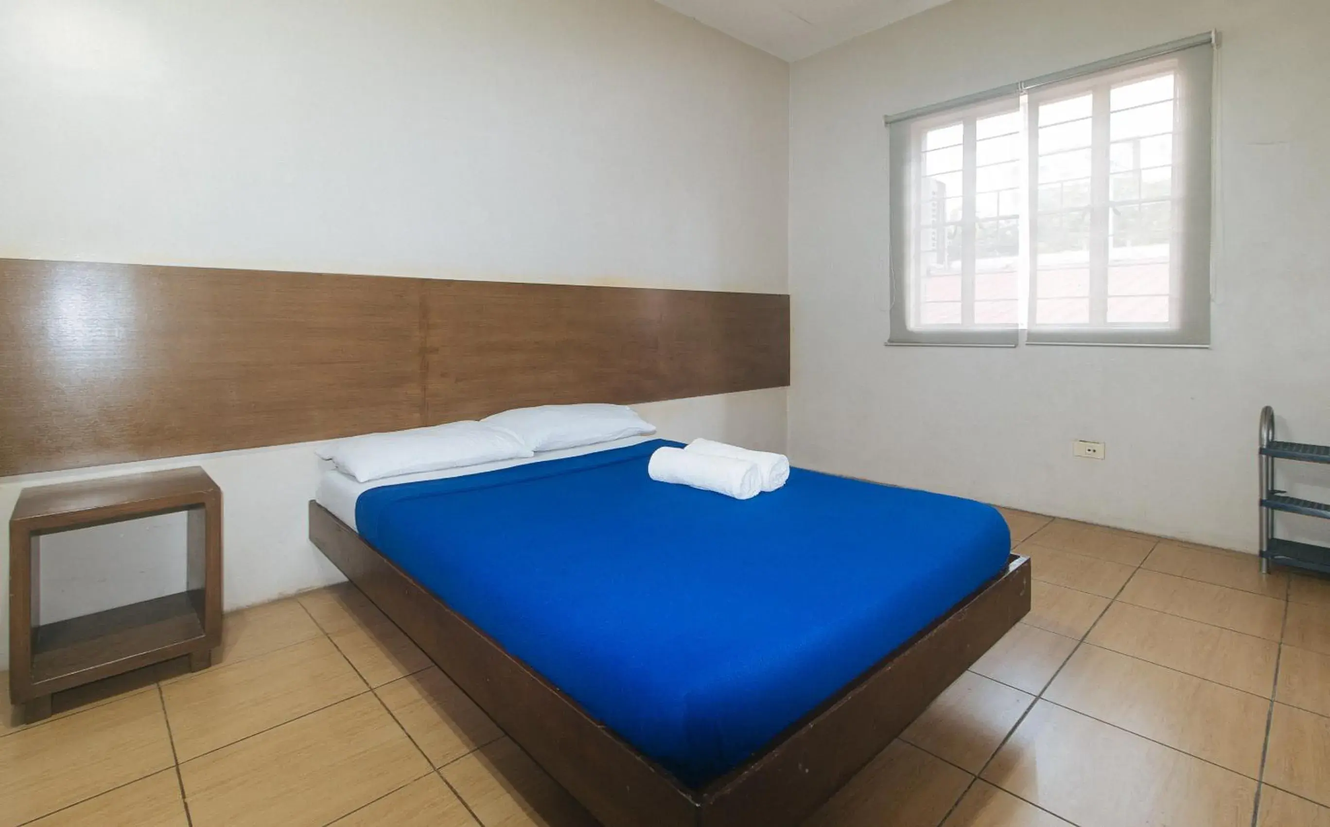 Bed in Metro Deluxe Residences near World Trade Center Bed in Metro Deluxe Residences near World Trade Center