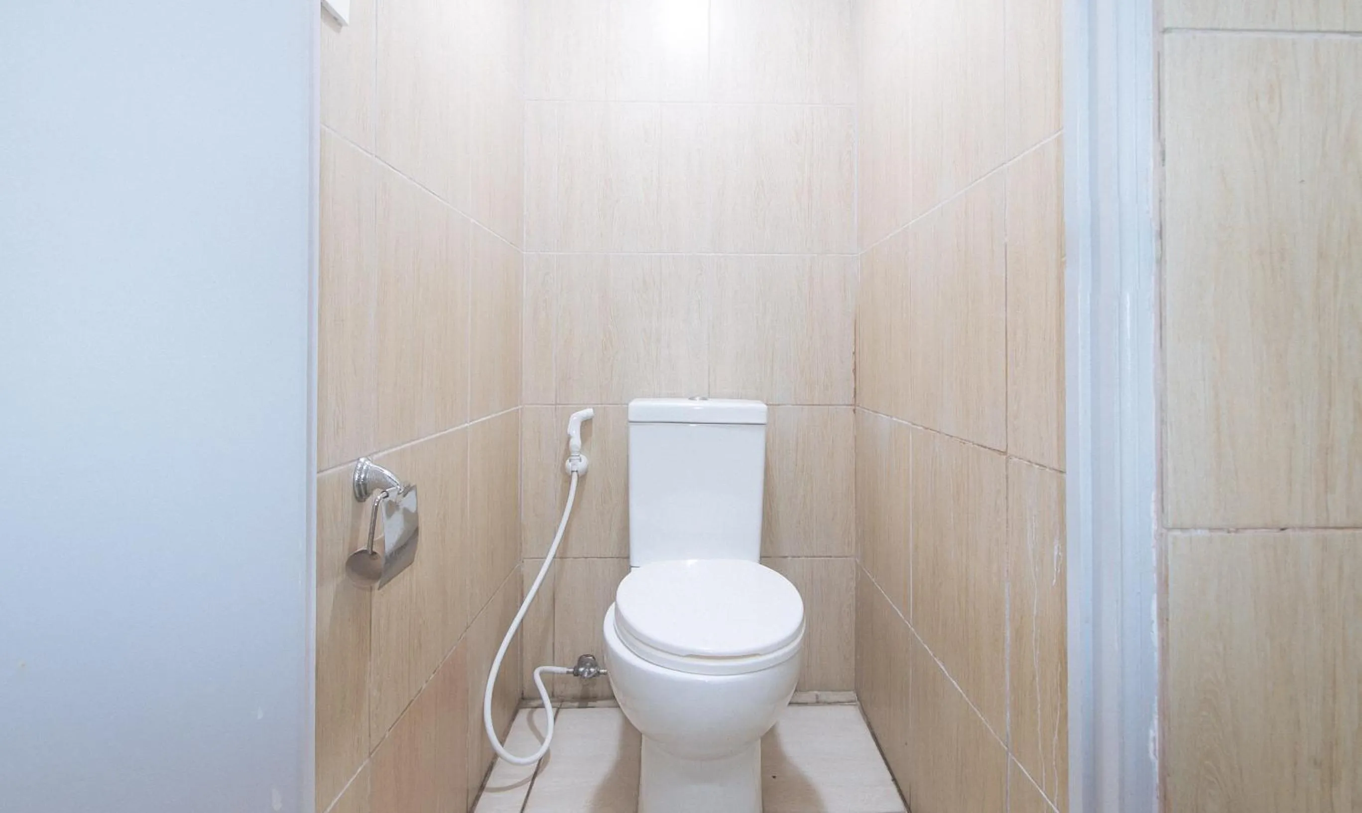 Toilet in Metro Deluxe Residences near World Trade Center
