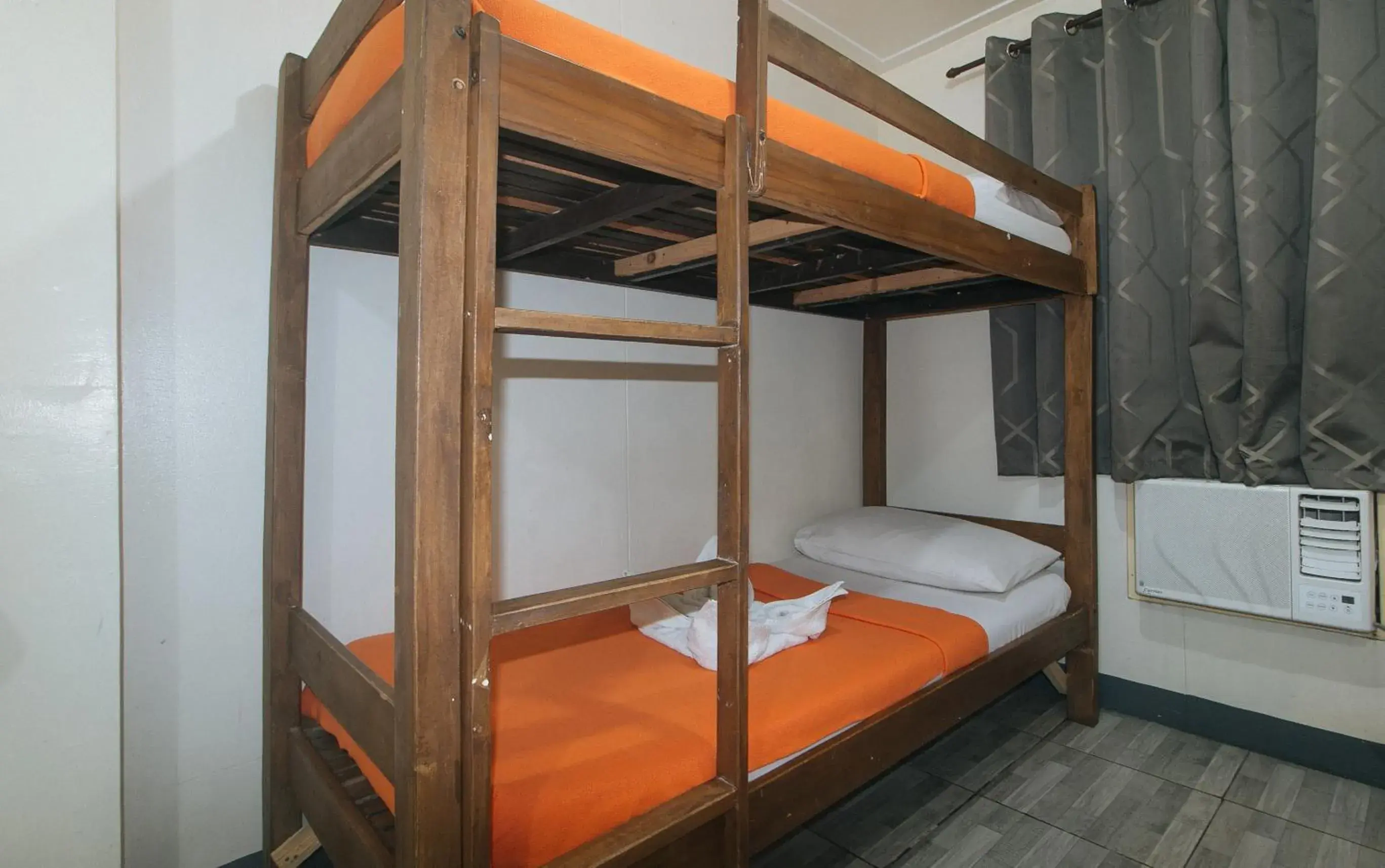 Bed in Metro Deluxe Residences near World Trade Center Bed in Metro Deluxe Residences near World Trade Center