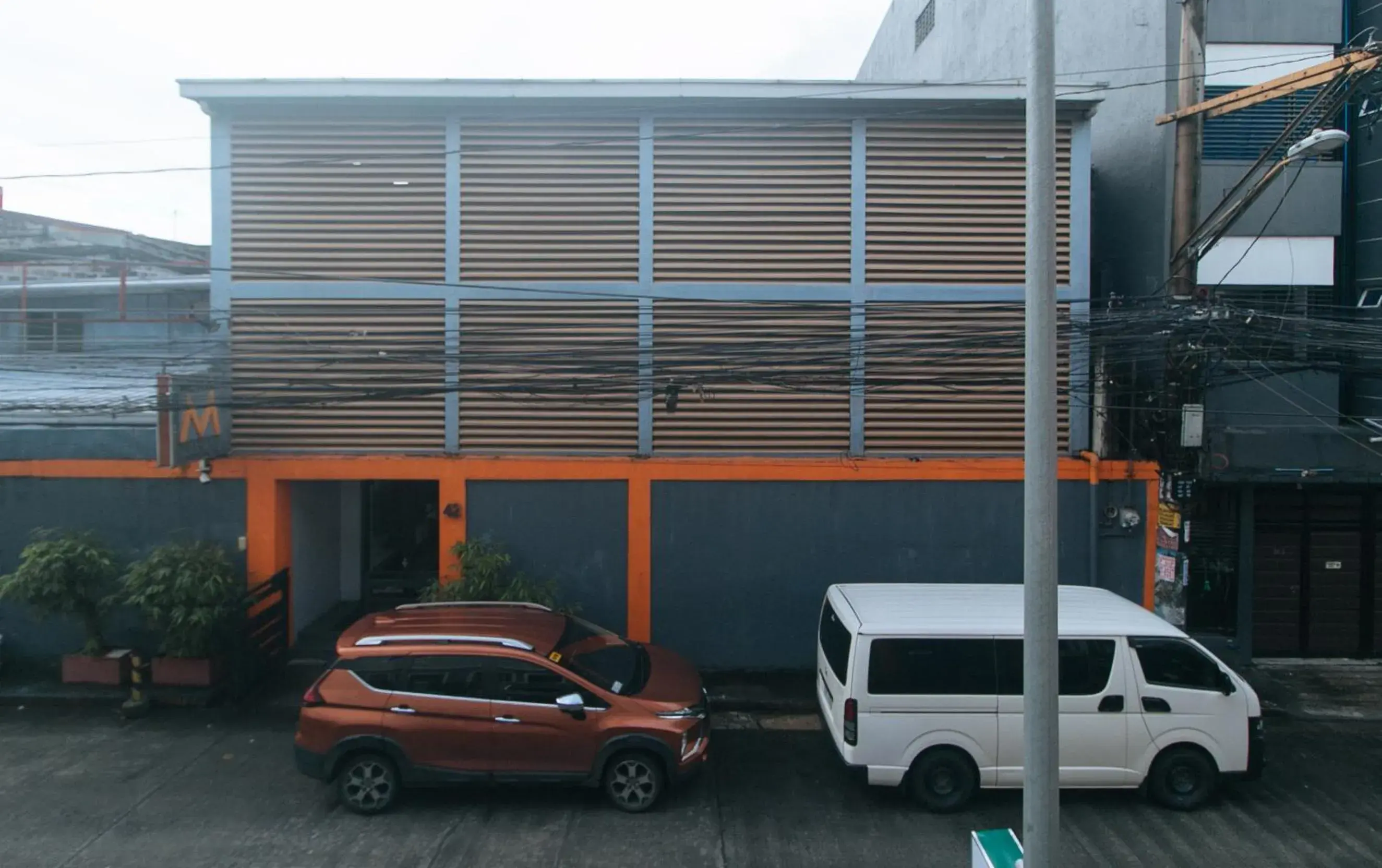 Facade/entrance in Metro Deluxe Residences near World Trade Center Facade/entrance in Metro Deluxe Residences near World Trade Center