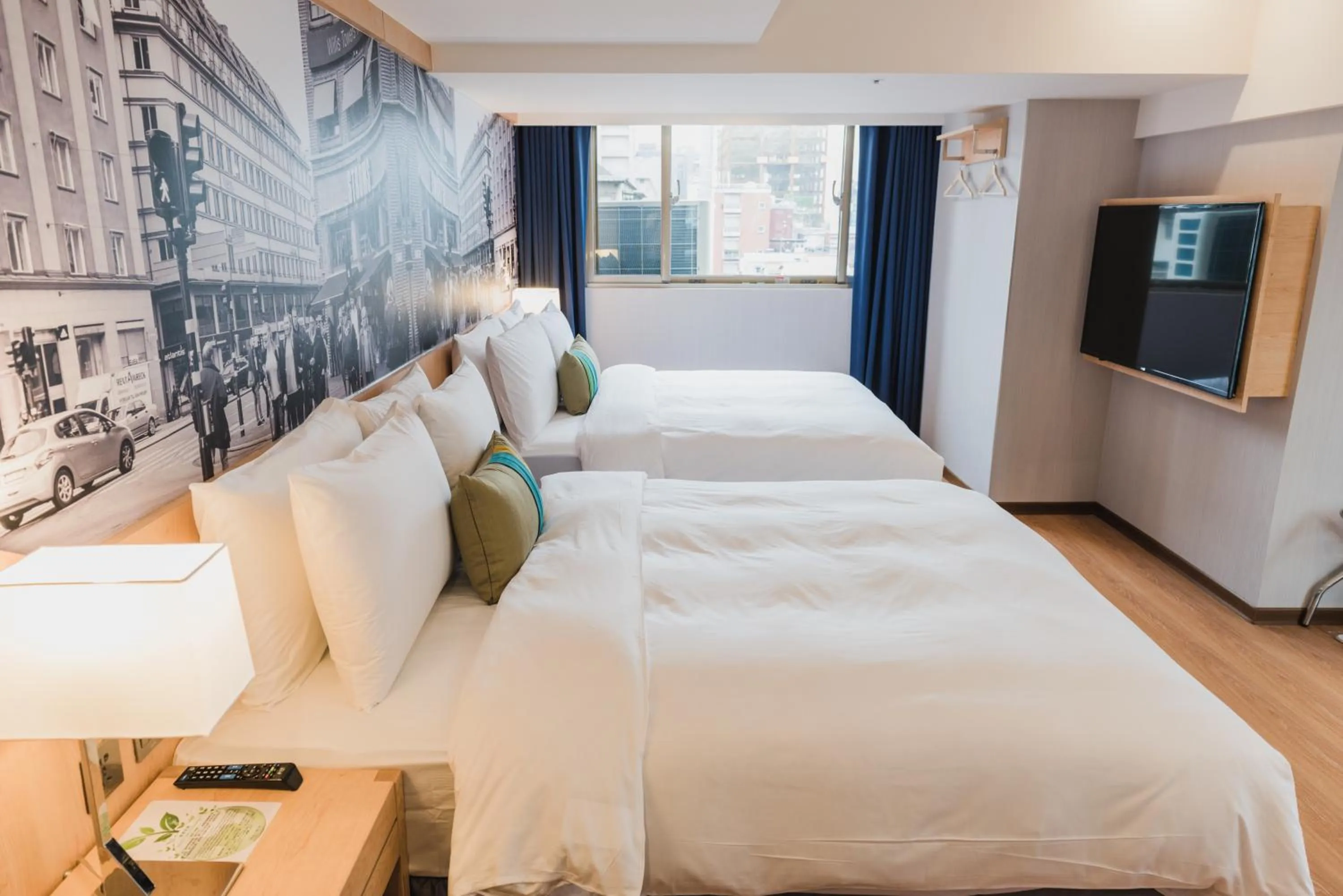 Photo of the whole room, Bed in Hej Taipei
