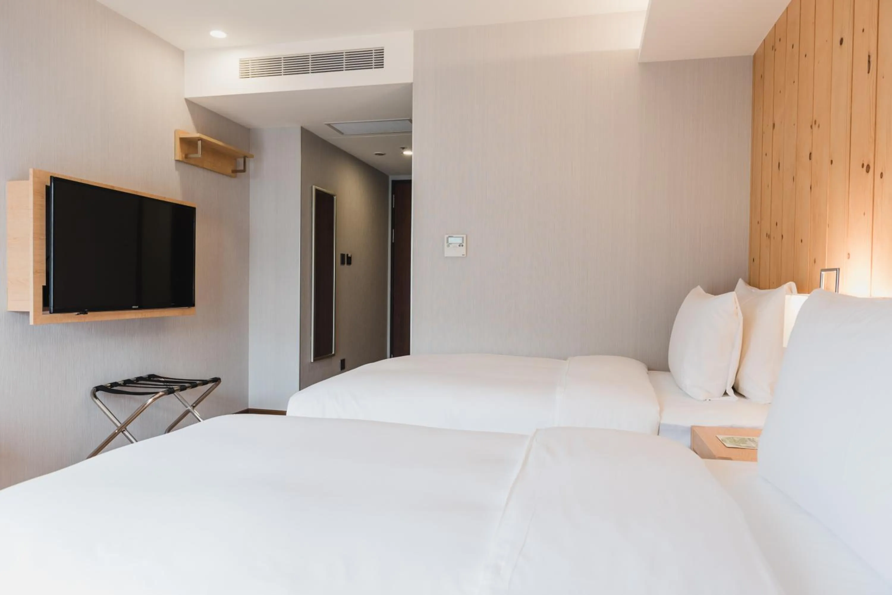 Photo of the whole room, Bed in Hej Taipei