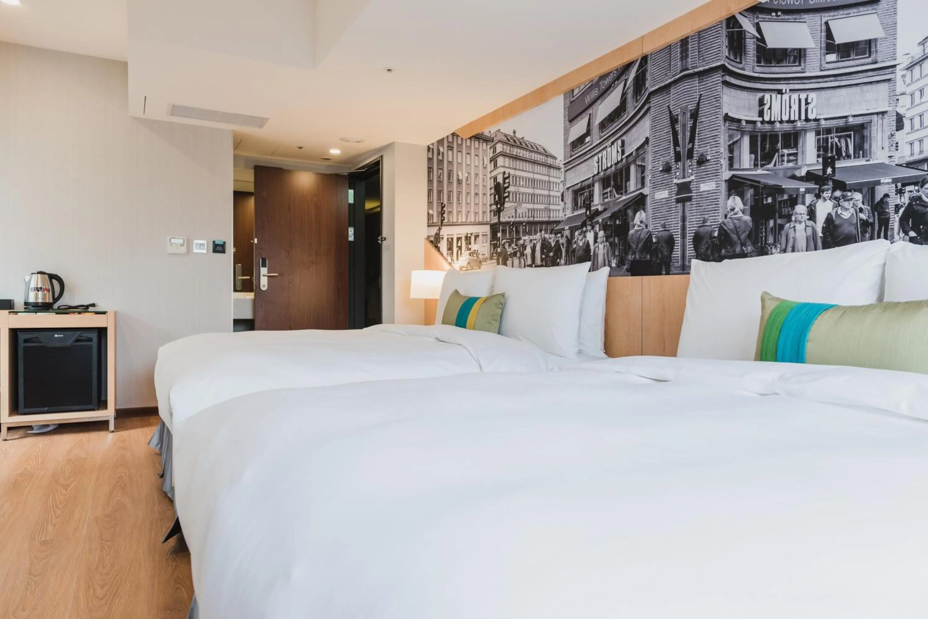 Photo of the whole room, Bed in Hej Taipei