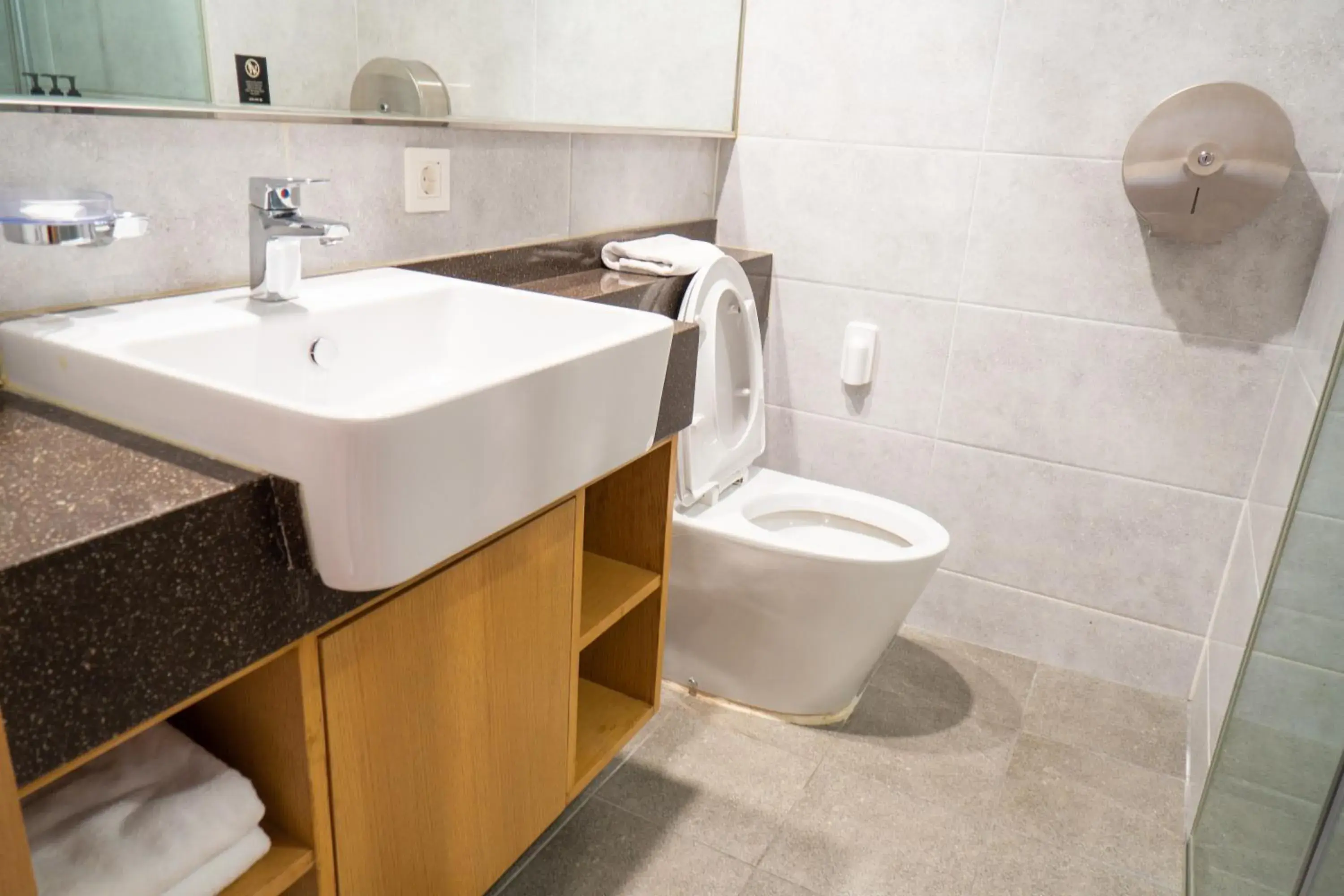 Bathroom in Jongno Lumia Tourist Hotel Bathroom in Jongno Lumia Tourist Hotel