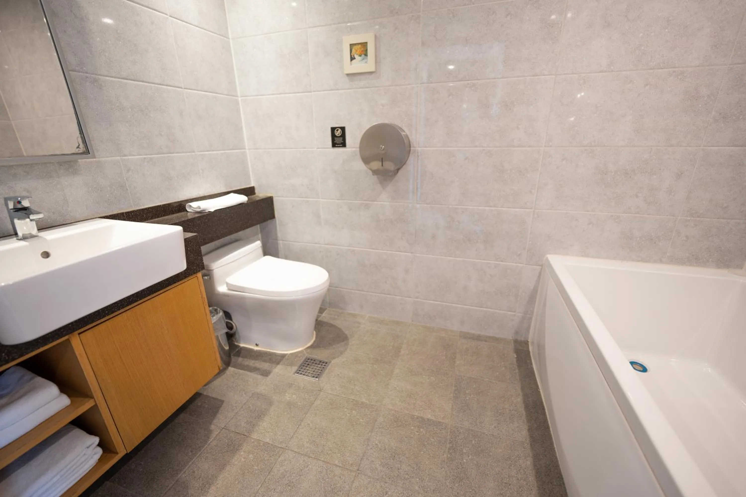 Bathroom in Jongno Lumia Tourist Hotel