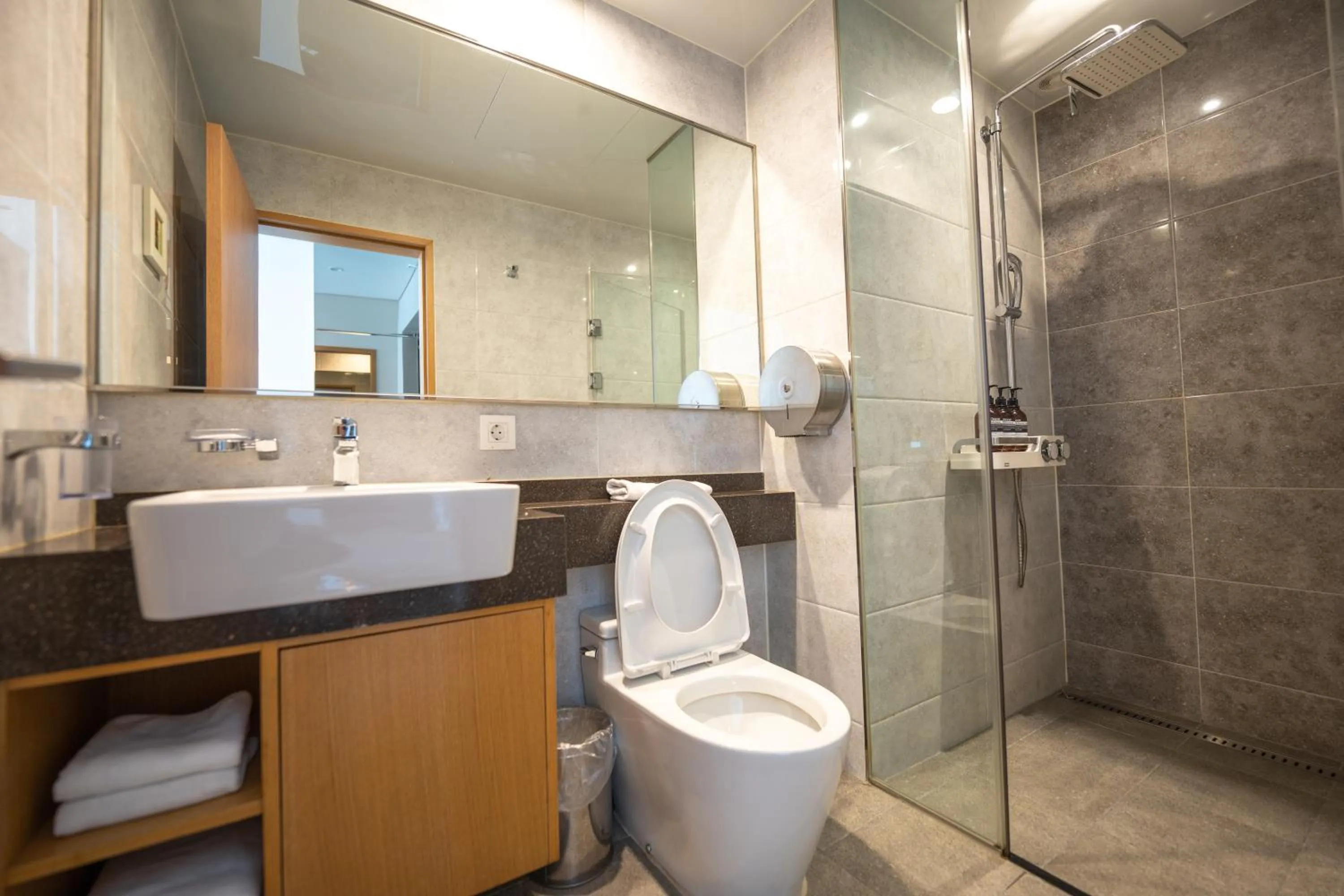 Bathroom in Jongno Lumia Tourist Hotel