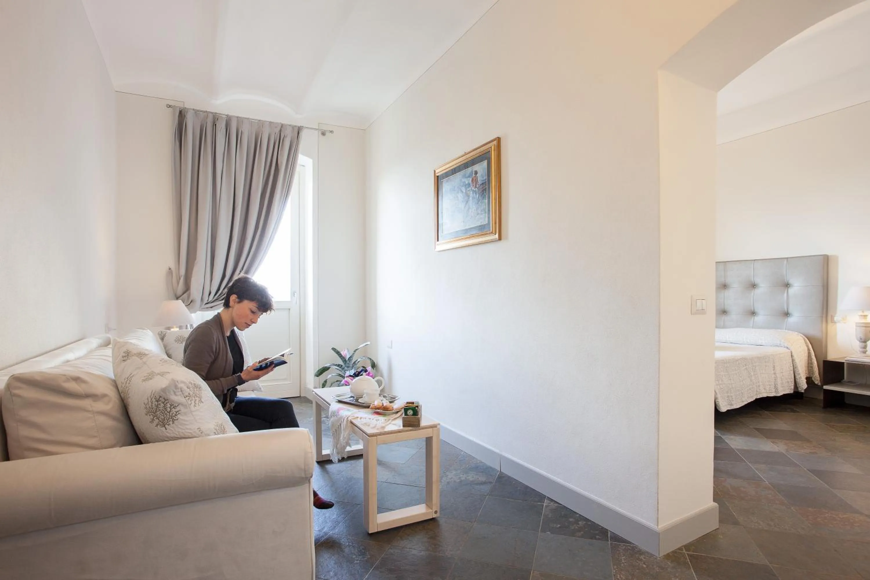 Living room, Bed in Hotel Maison Tresnuraghes