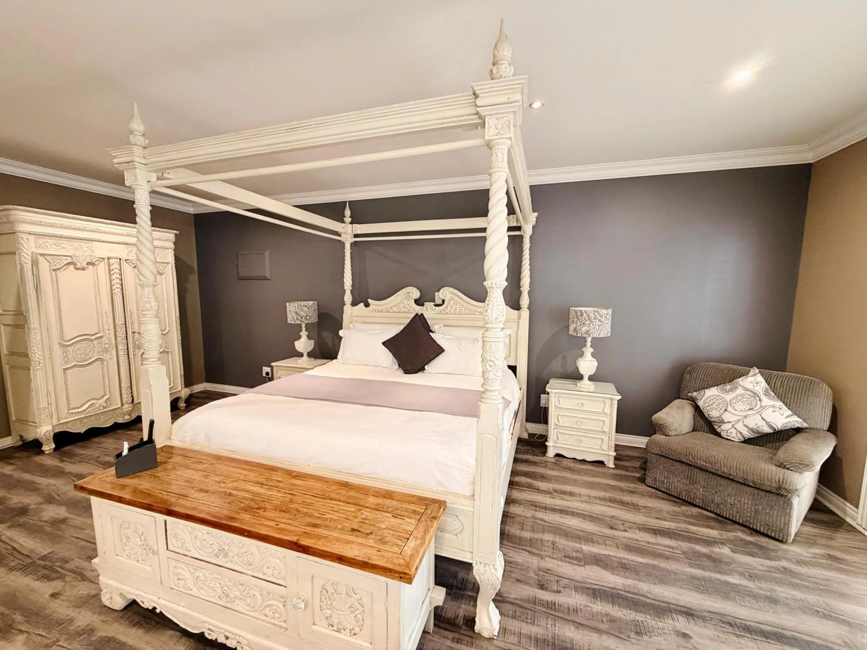 Bed in The Wesley Boutique Hotel & Spa