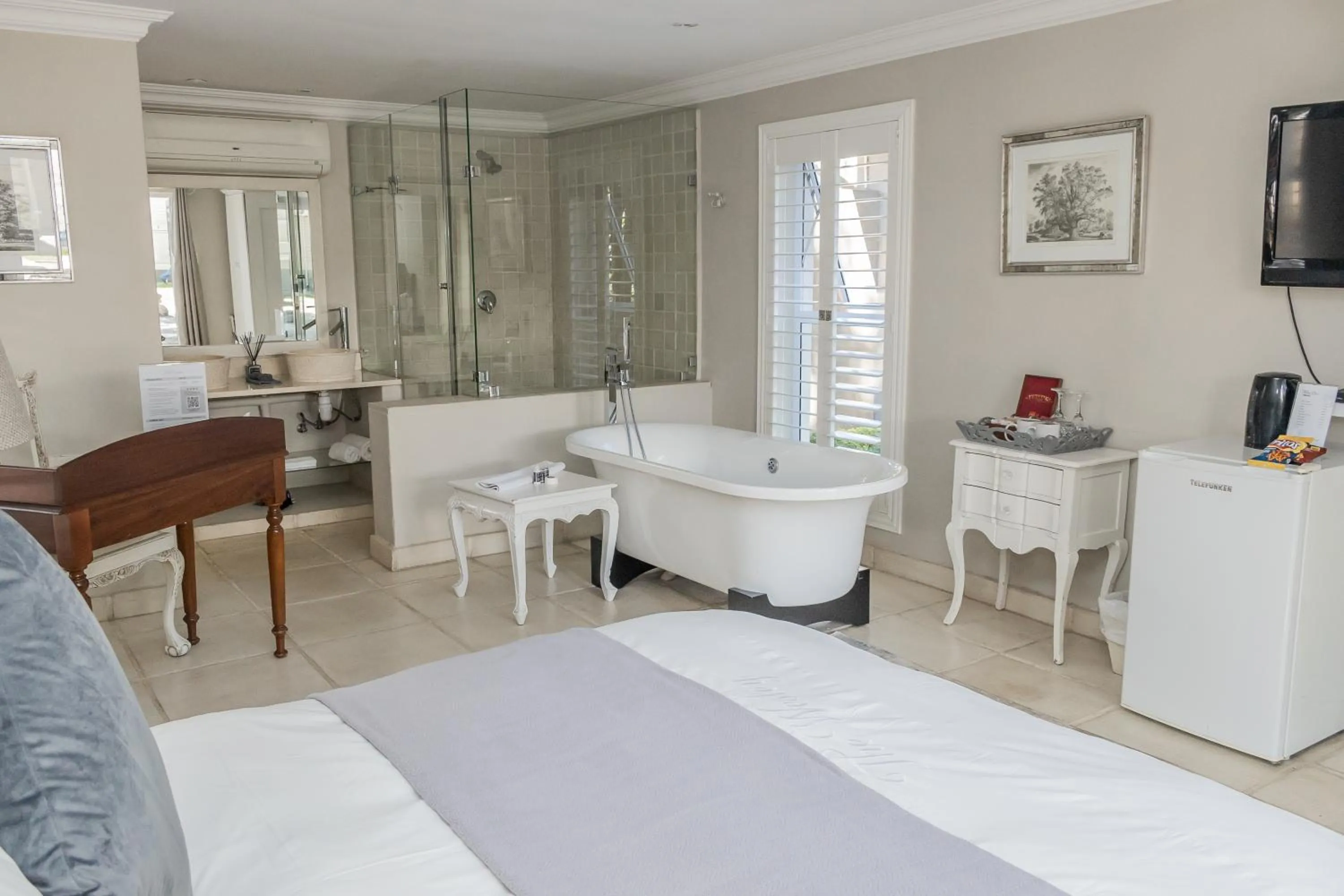 Bed in The Wesley Boutique Hotel & Spa