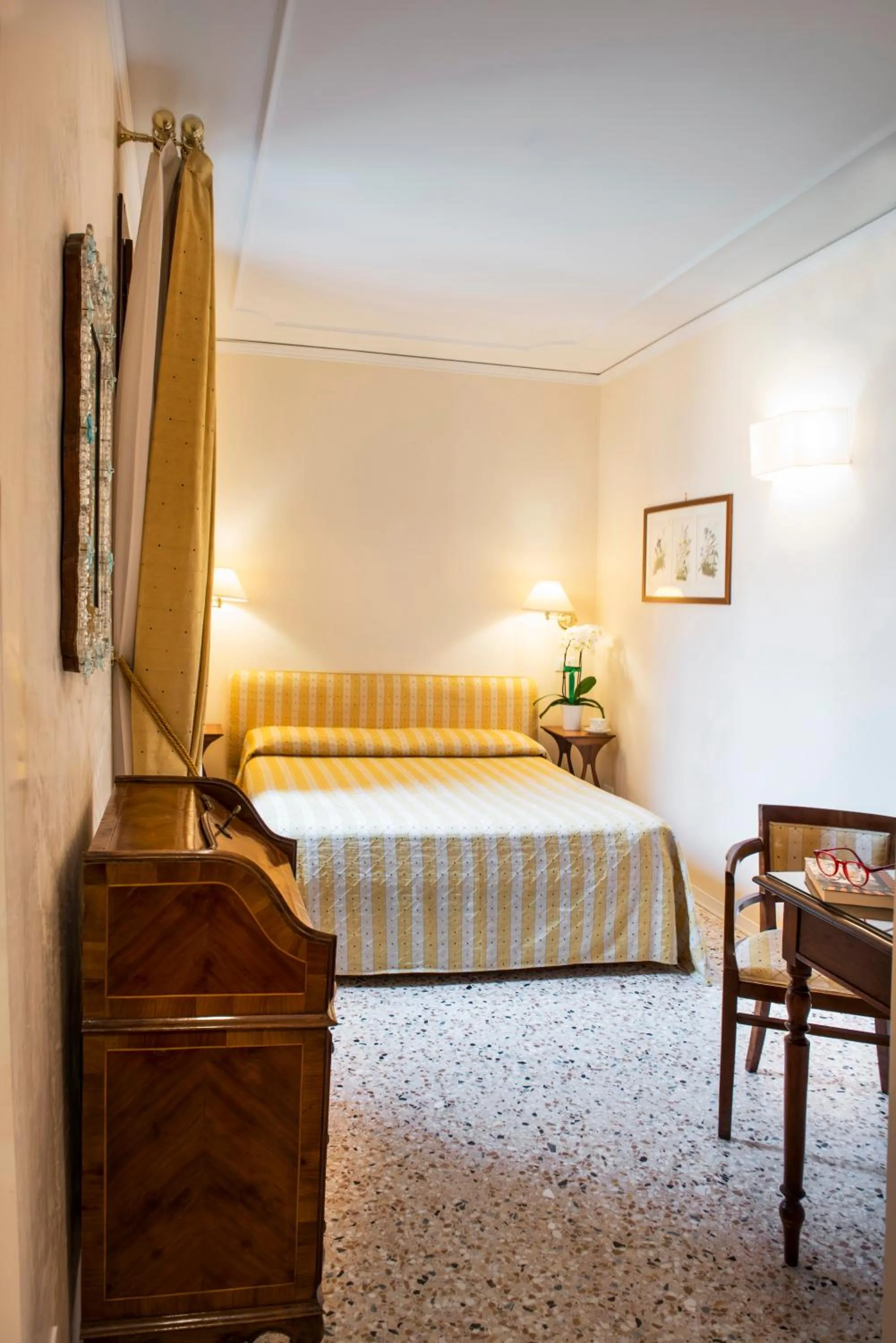 Bed in Hotel Agli Alboretti