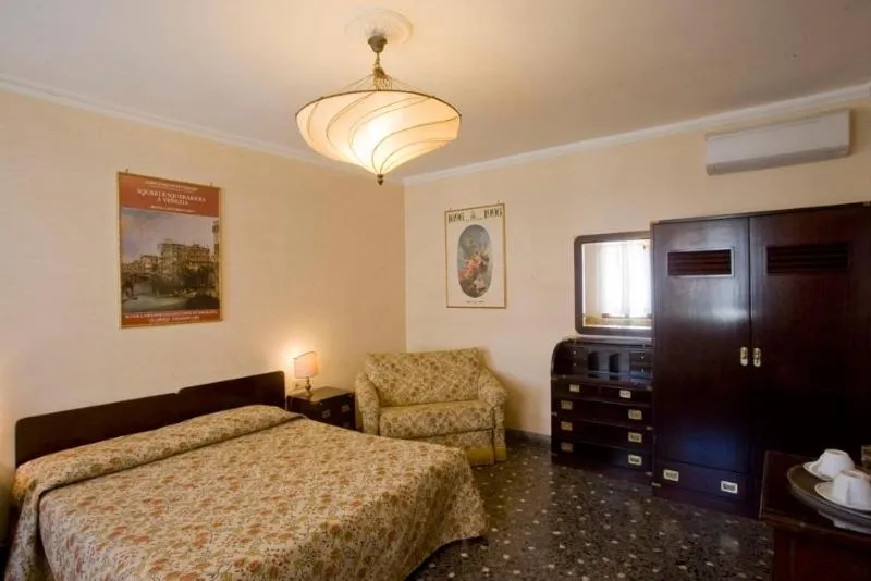 Bed in Hotel Agli Alboretti