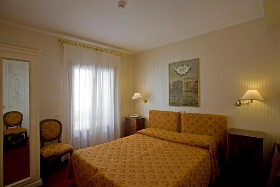Bed in Hotel Agli Alboretti
