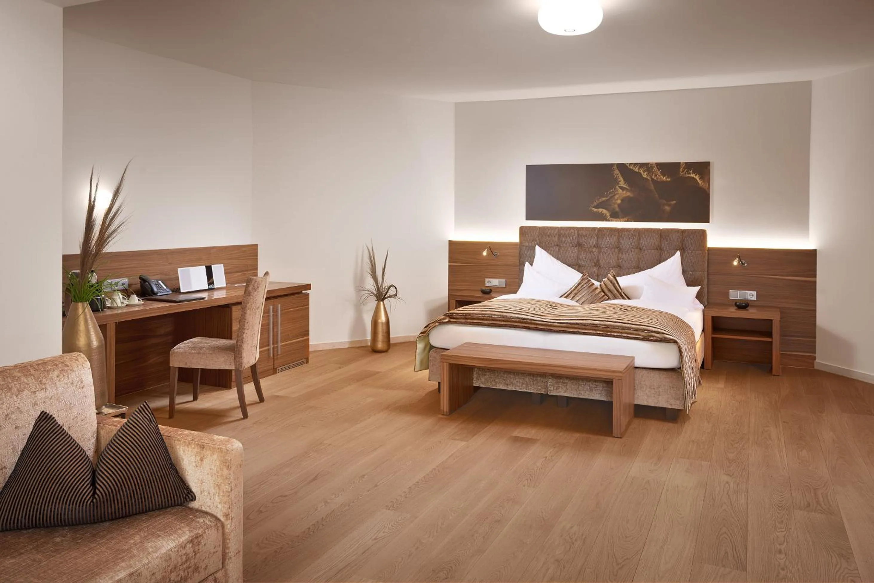 Photo of the whole room, Bed in Kaiserhof Superior