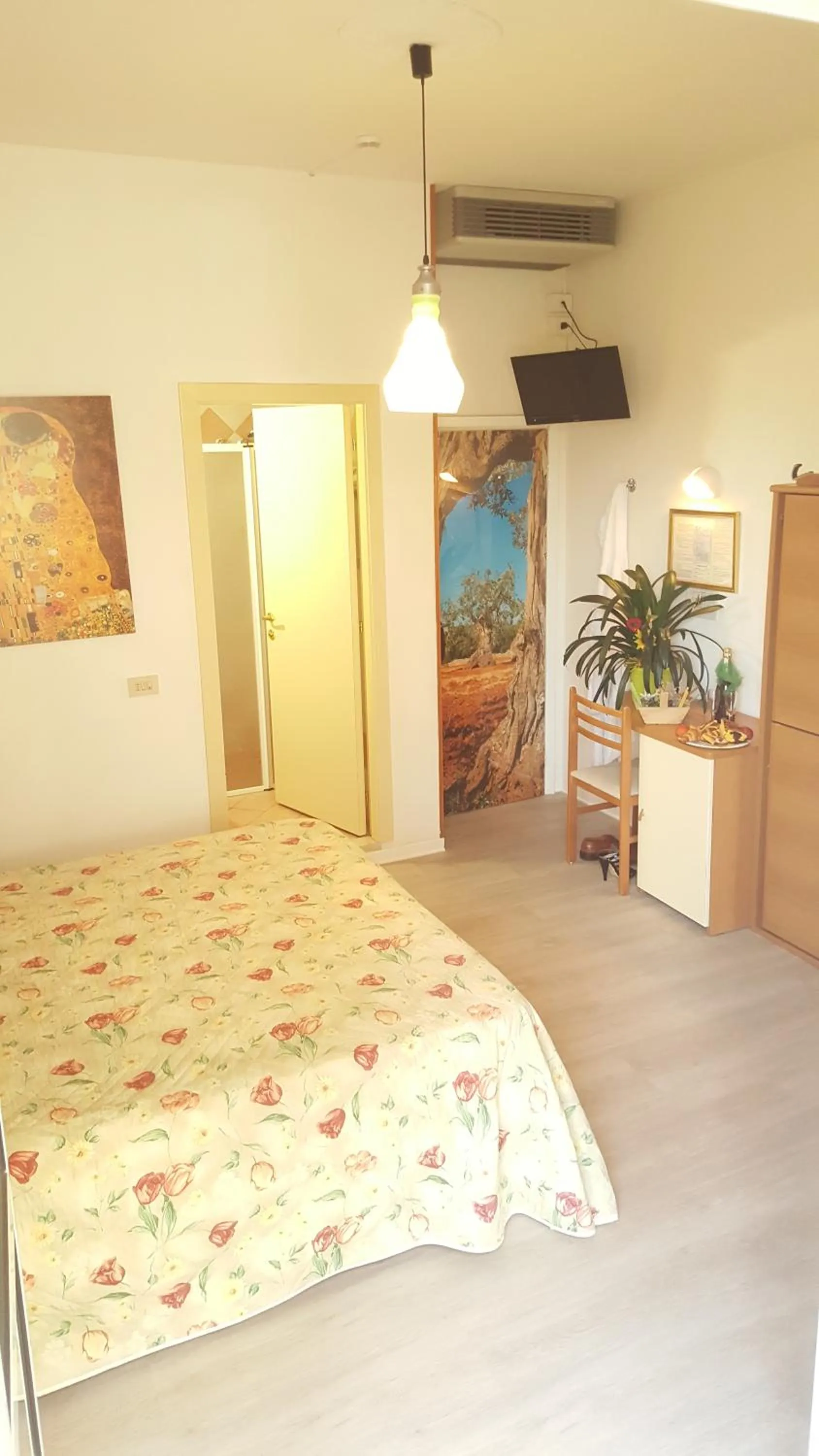 Bedroom, Bed in Hotel Losanna Cervia