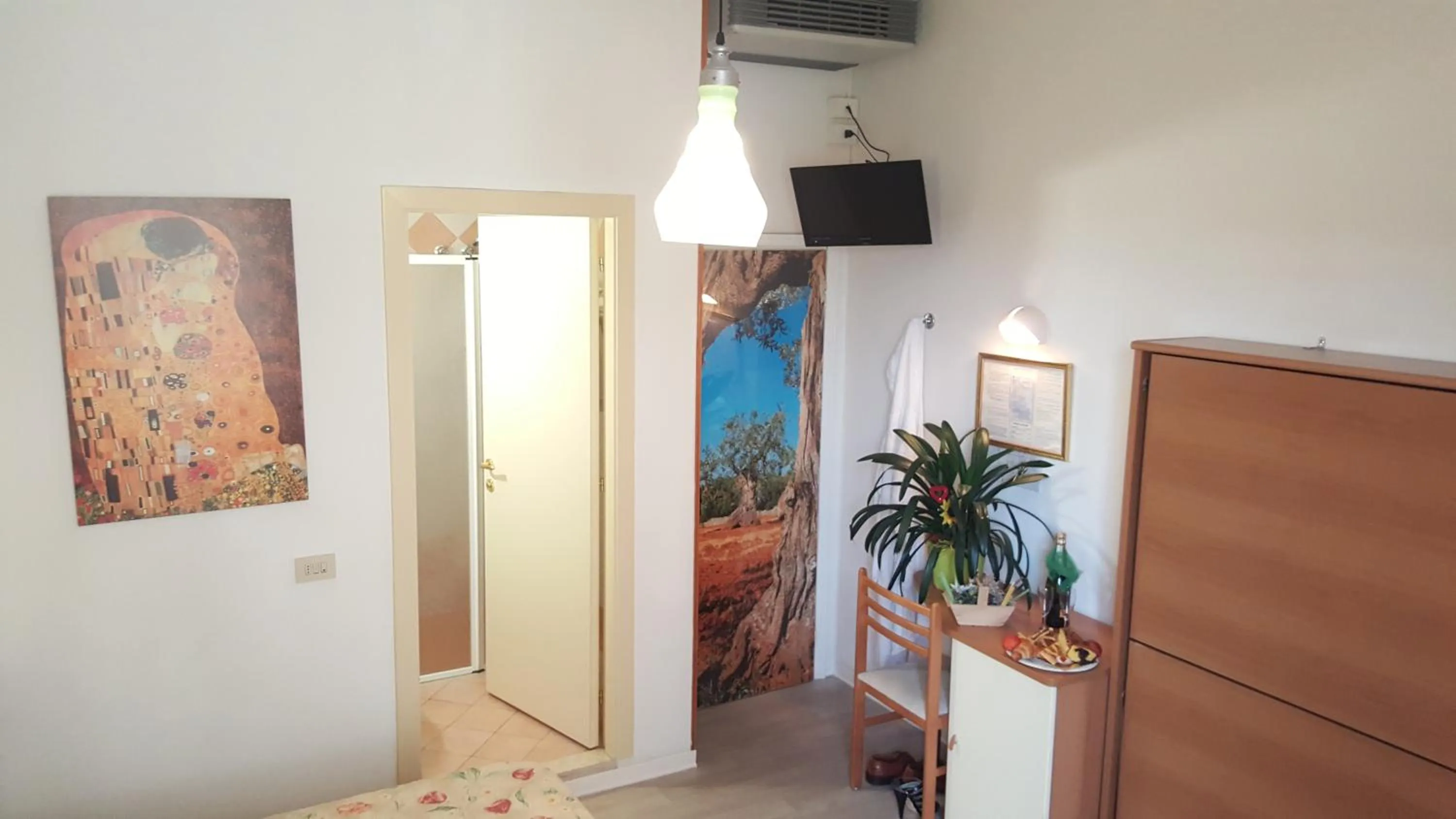 Bedroom in Hotel Losanna Cervia