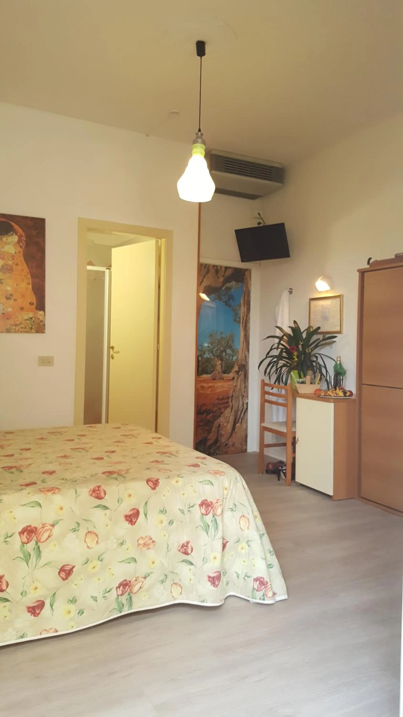 Bed in Hotel Losanna Cervia