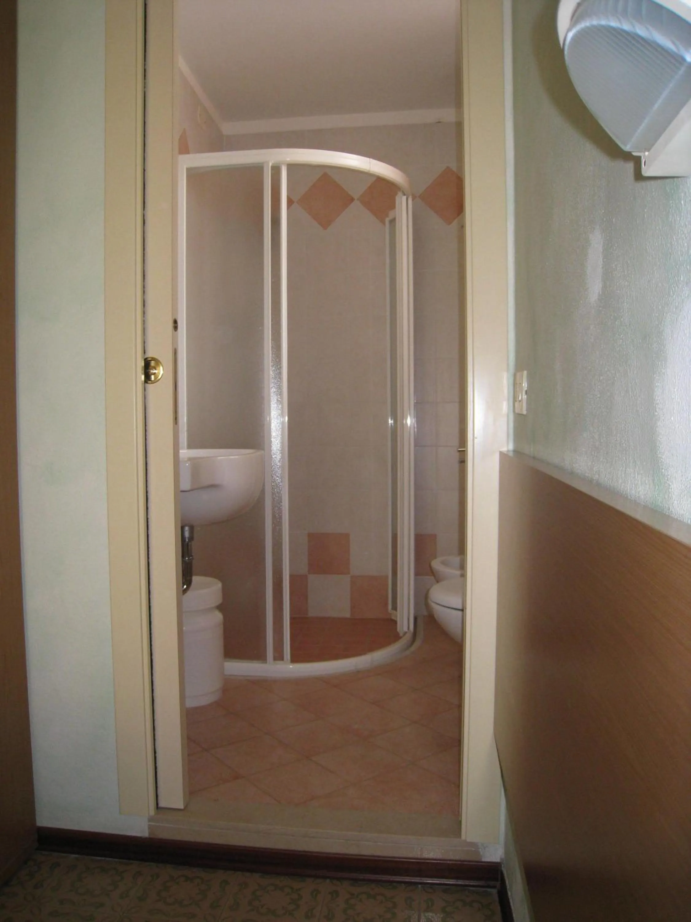 Bathroom in Hotel Losanna Cervia