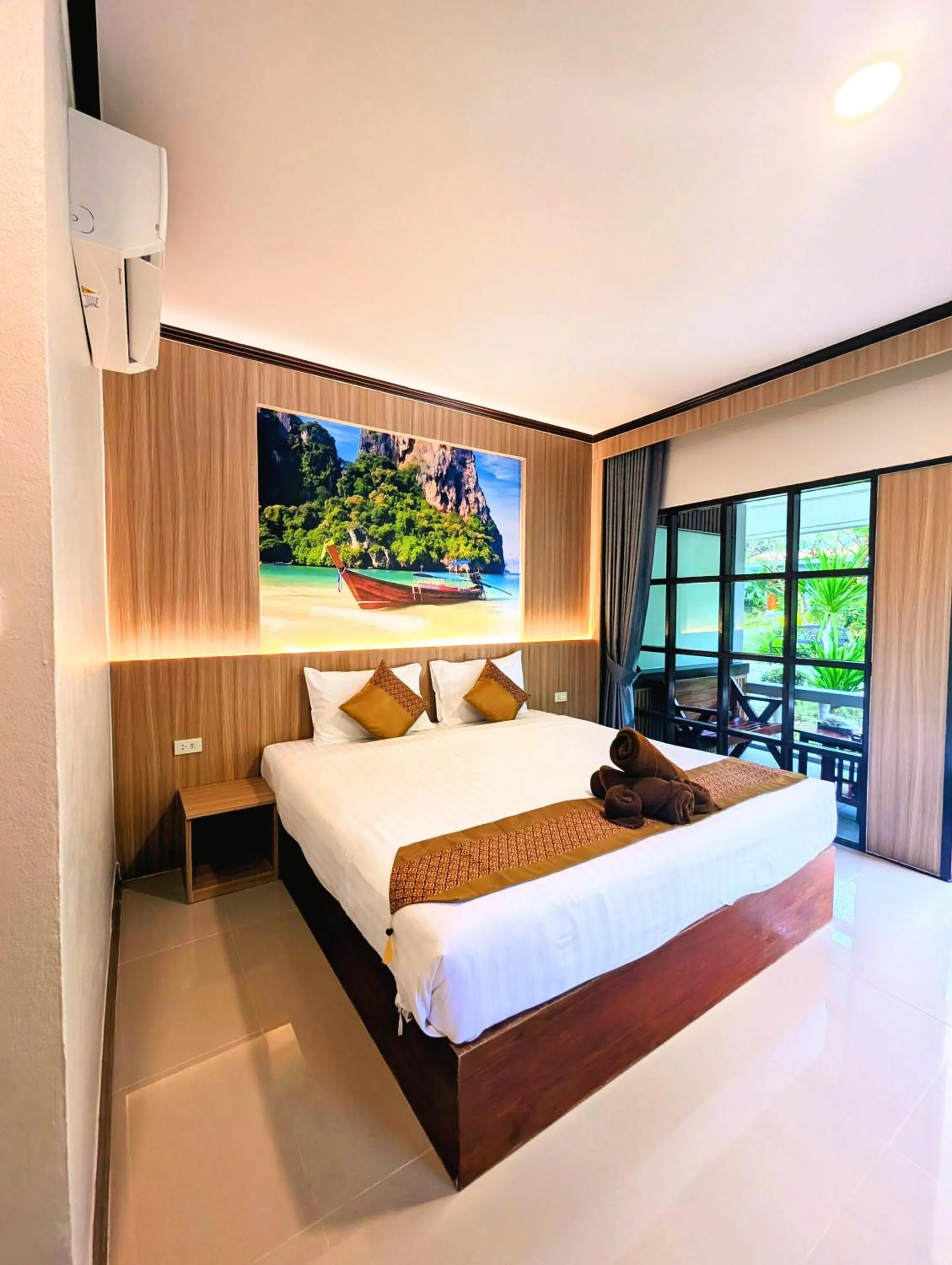 Bed in Diamond Cave Resort