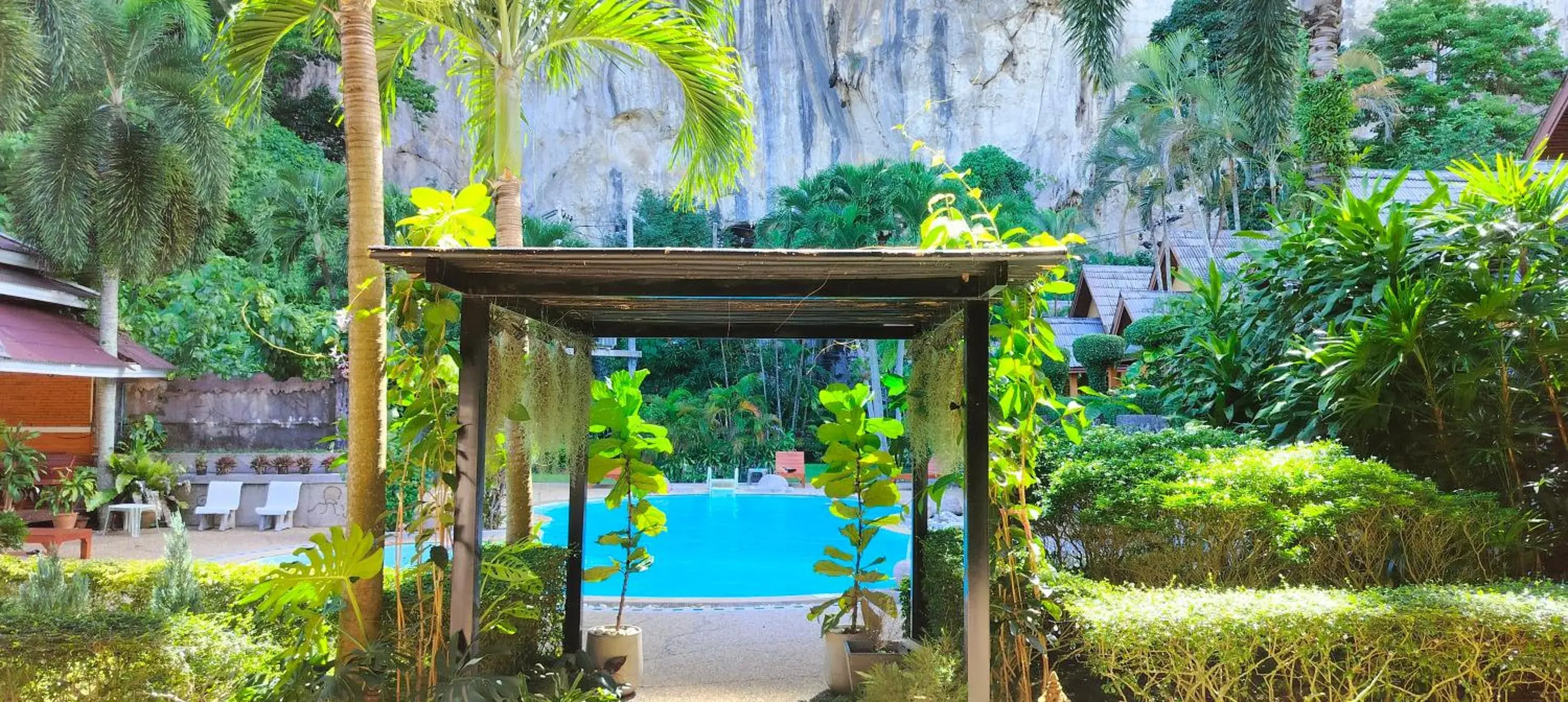 Pool view in Diamond Cave Resort Pool view in Diamond Cave Resort