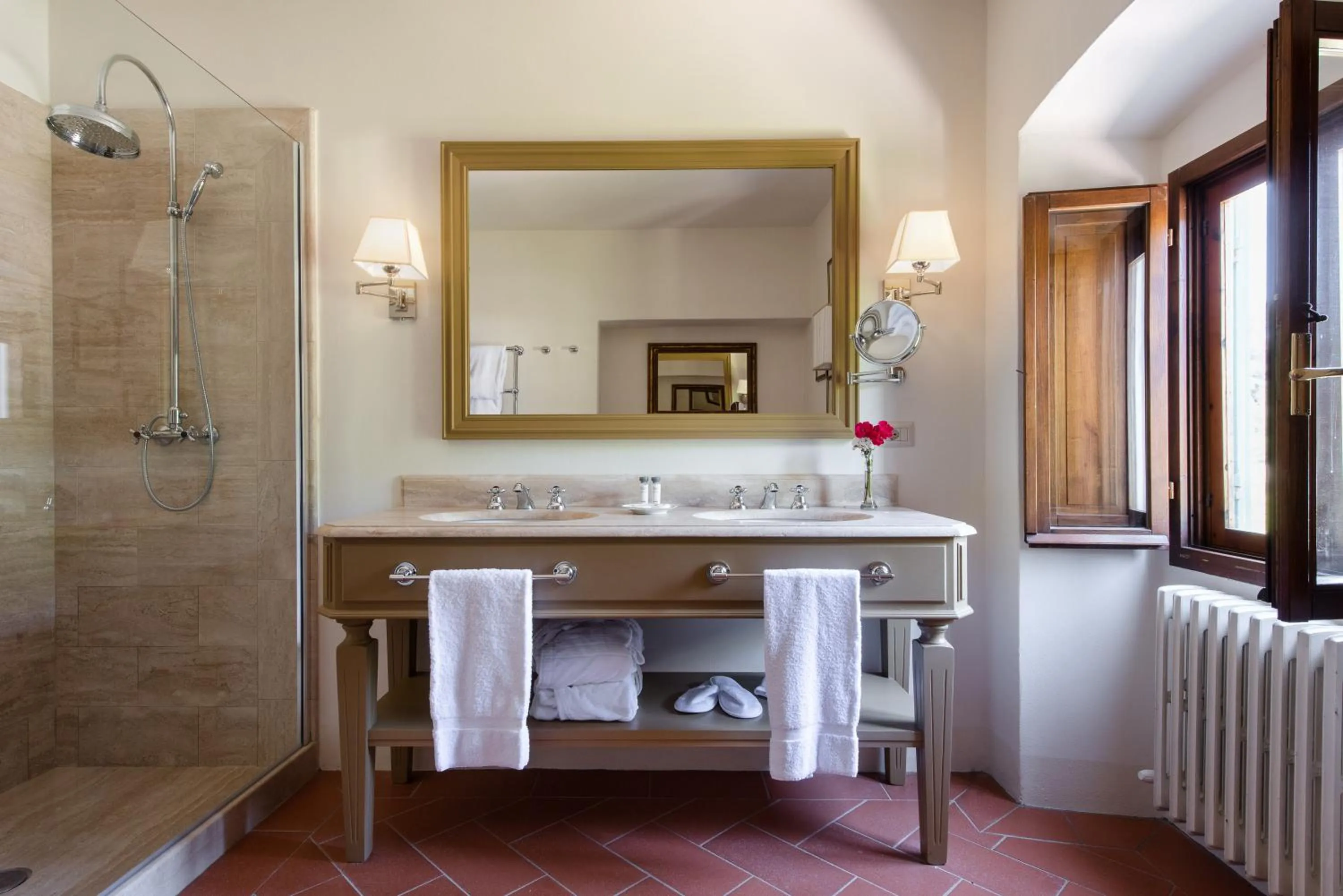 Bathroom in Viesca Toscana Suites & Villas