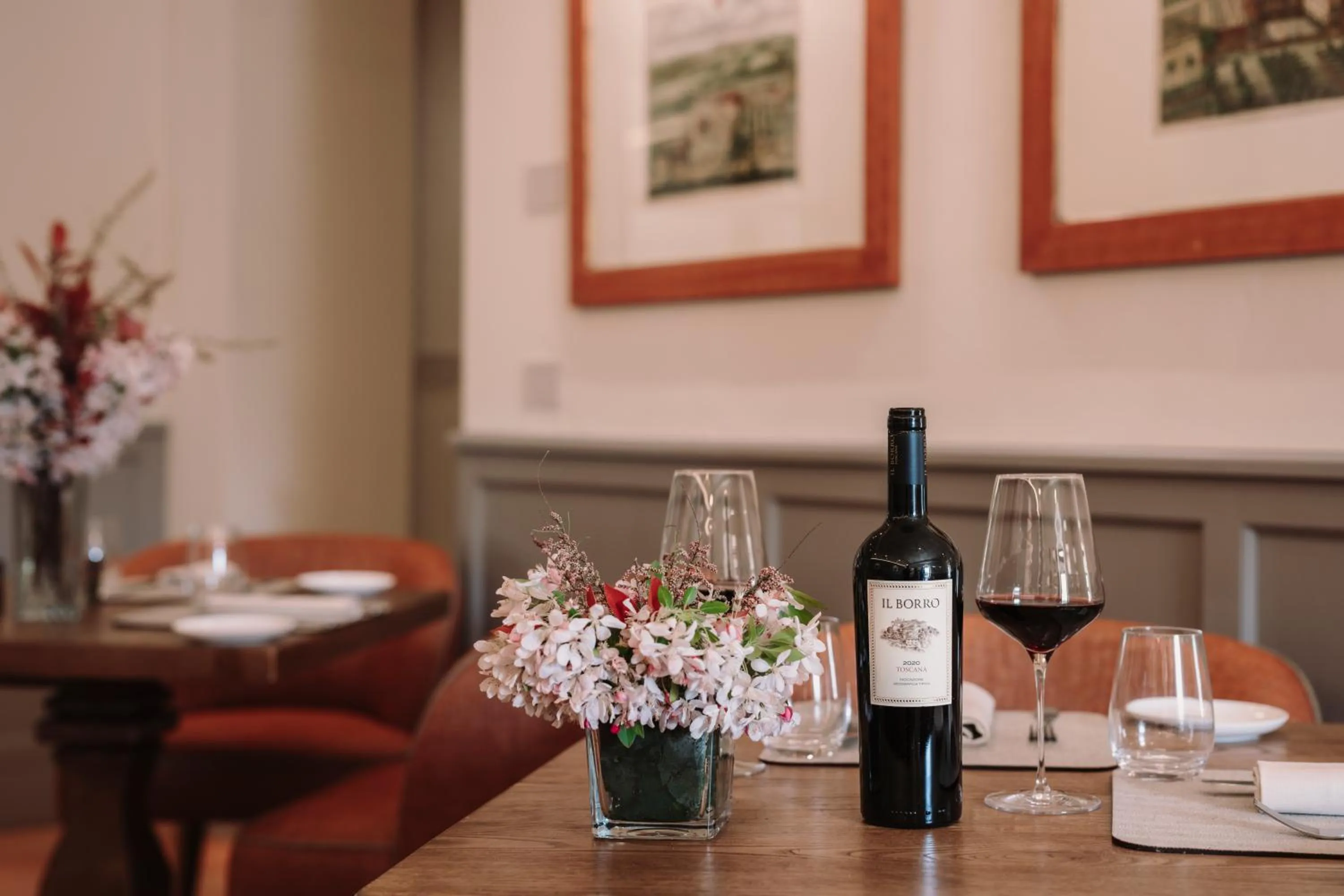 Restaurant/places to eat in Viesca Toscana Suites & Villas