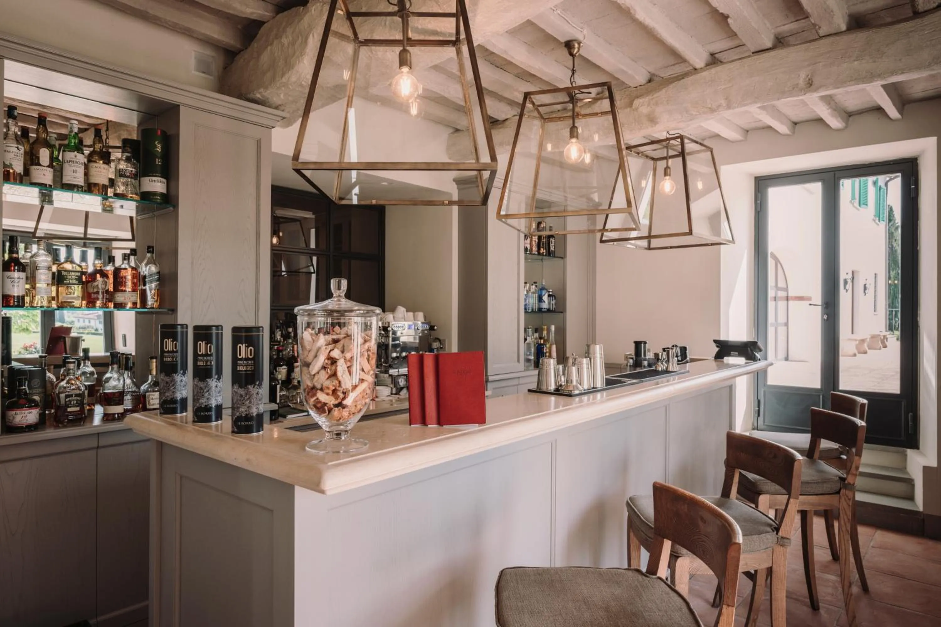 Food and drinks in Viesca Toscana Suites & Villas