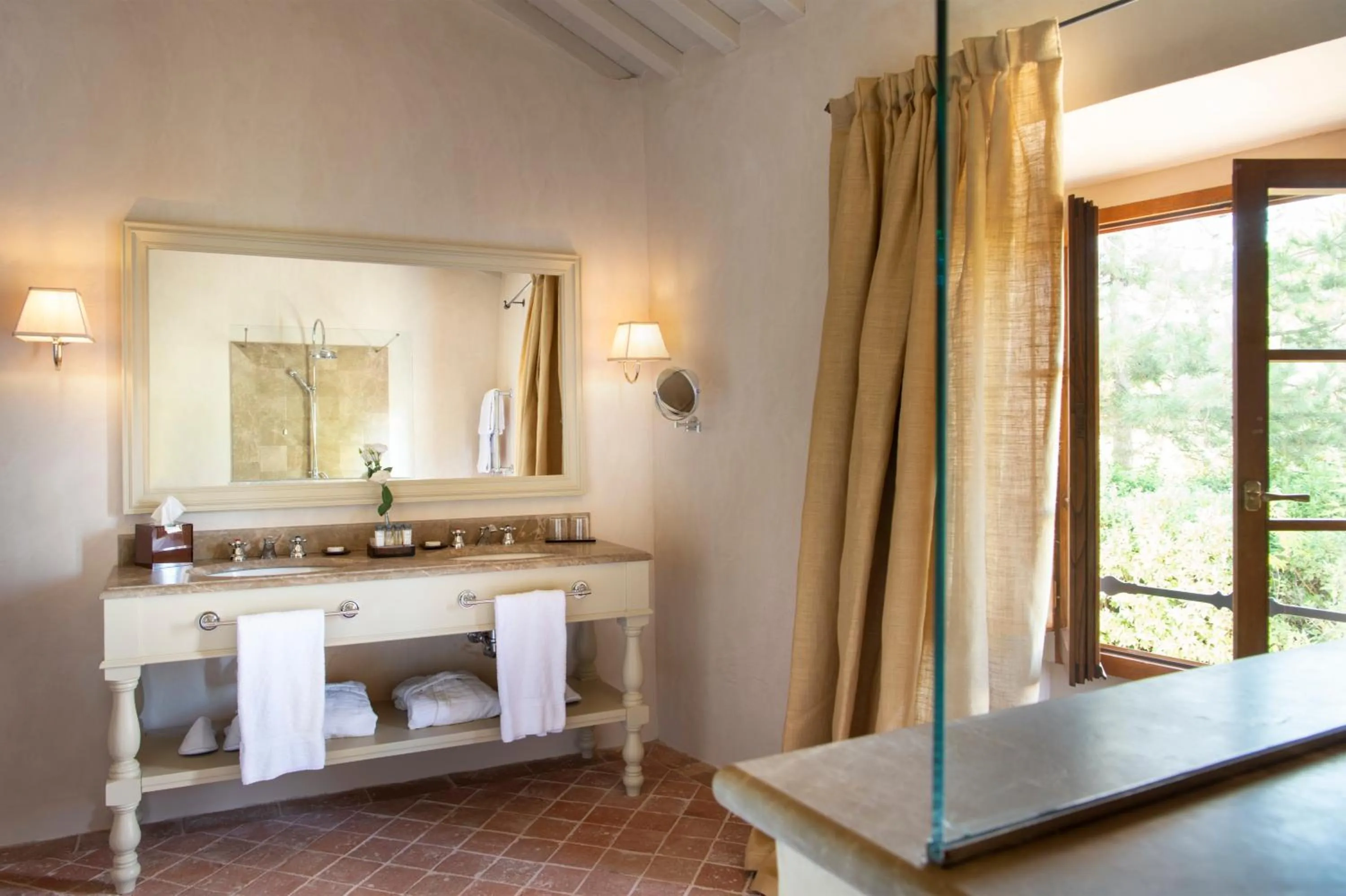 Shower in Viesca Toscana Suites & Villas