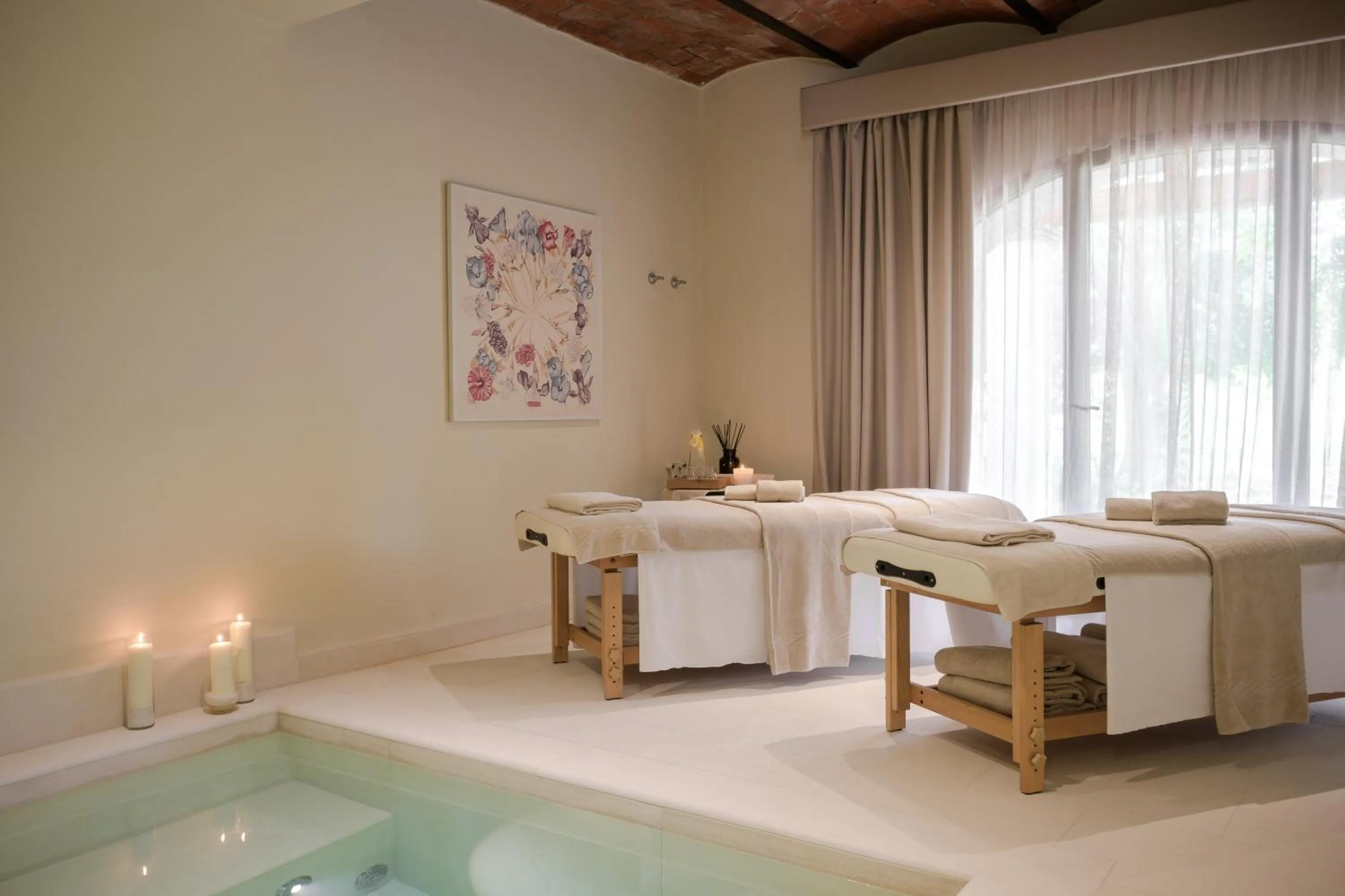 Hot Tub, Bed in Viesca Toscana Suites & Villas